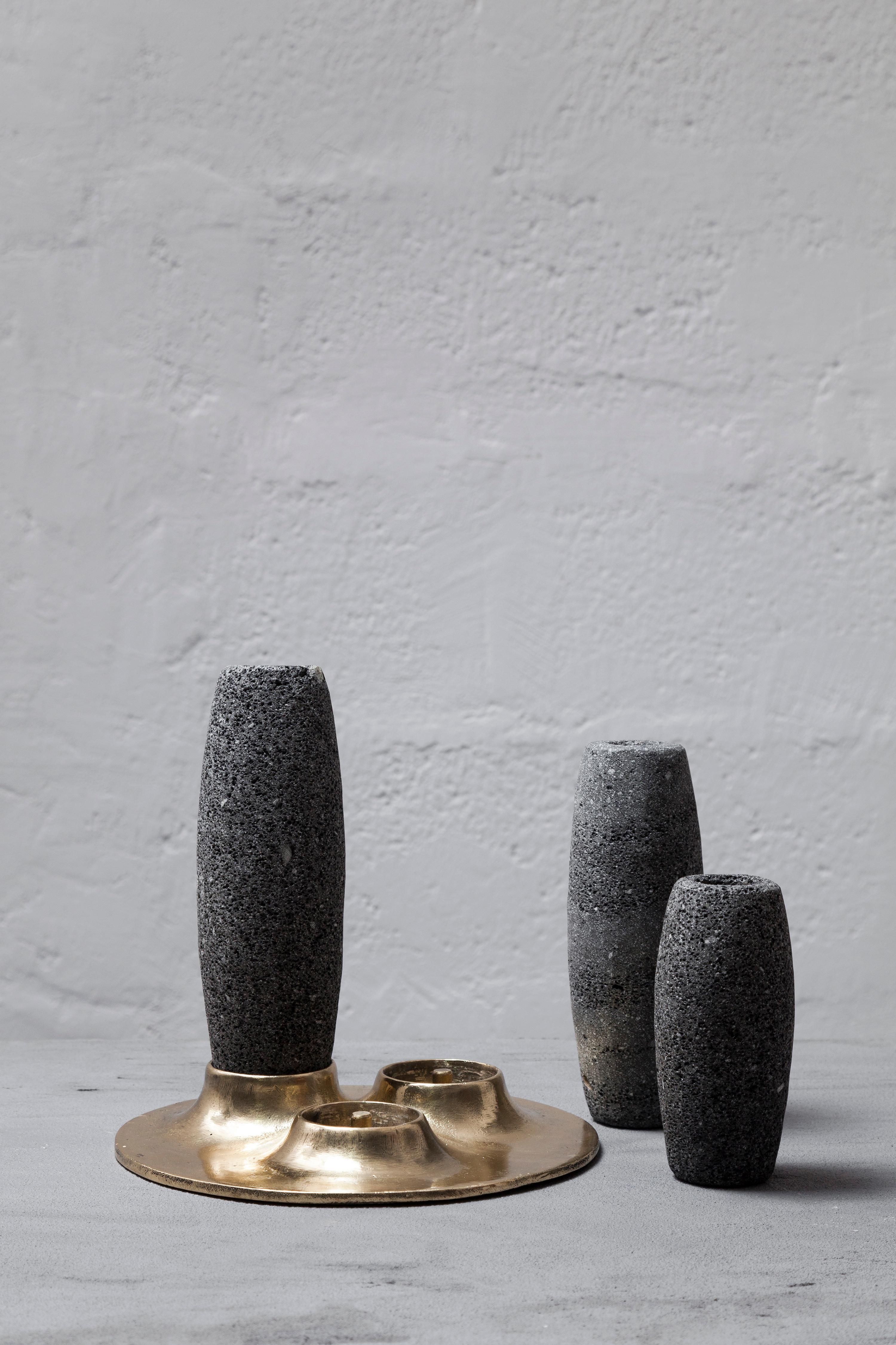 Portavelas Salar en Bronce Pulido y Piedra Volcánica by Estudio Andino en venta 1