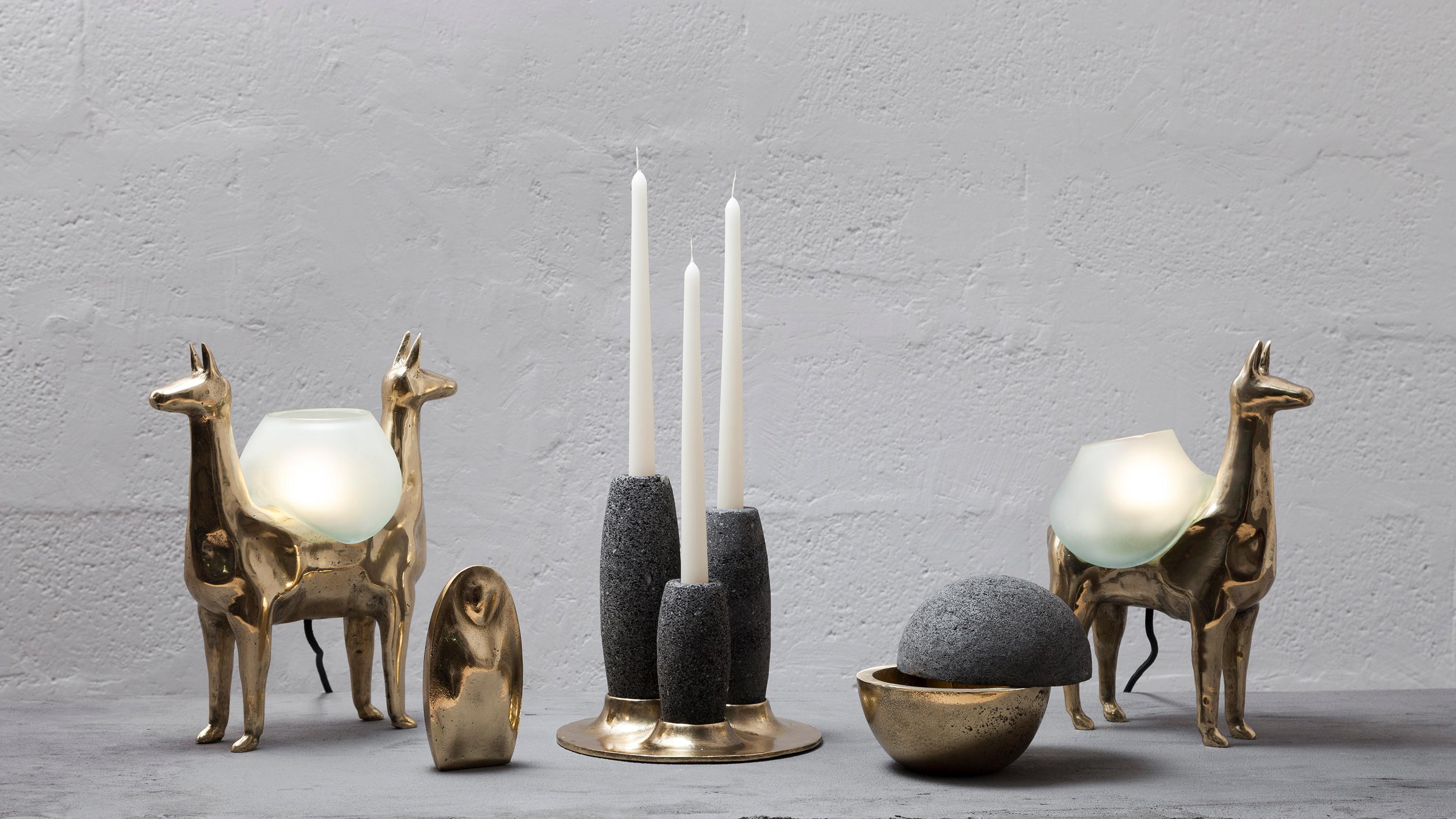 Portavelas Salar en Bronce Pulido y Piedra Volcánica by Estudio Andino en venta 2