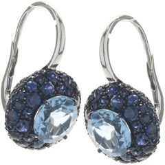 Pendientes Salavetti de oro blanco de 18 quilates con zafiro pavé y topacio azul