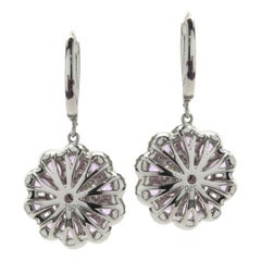 Salavetti Pendientes Gota Florales de Zafiro Rosa y Diamante en Oro Blanco de 18 Kilates