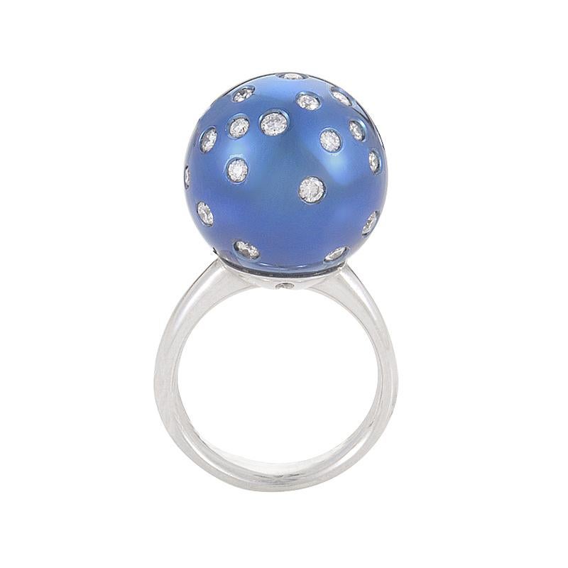 Salavetti is renowned for creating bold jewelry designs that are perfect for a fashion-forward lady. This ring from the brand is made of 18K white gold and features a sphere-shaped accent treated with blue rhodium. Lastly, the sphere is studded with