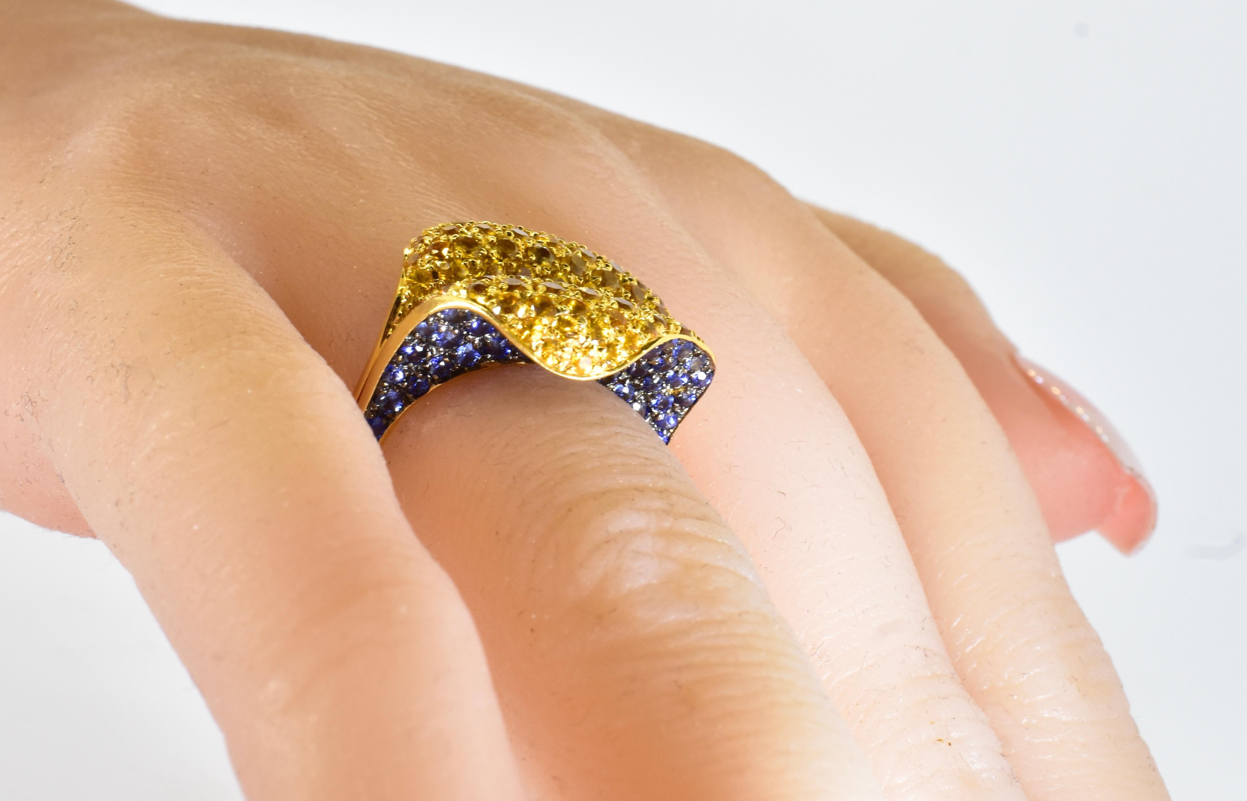 Brilliant Cut Salavetti Blue and Yellow Natural Sapphire Unusual 18K Ring For Sale