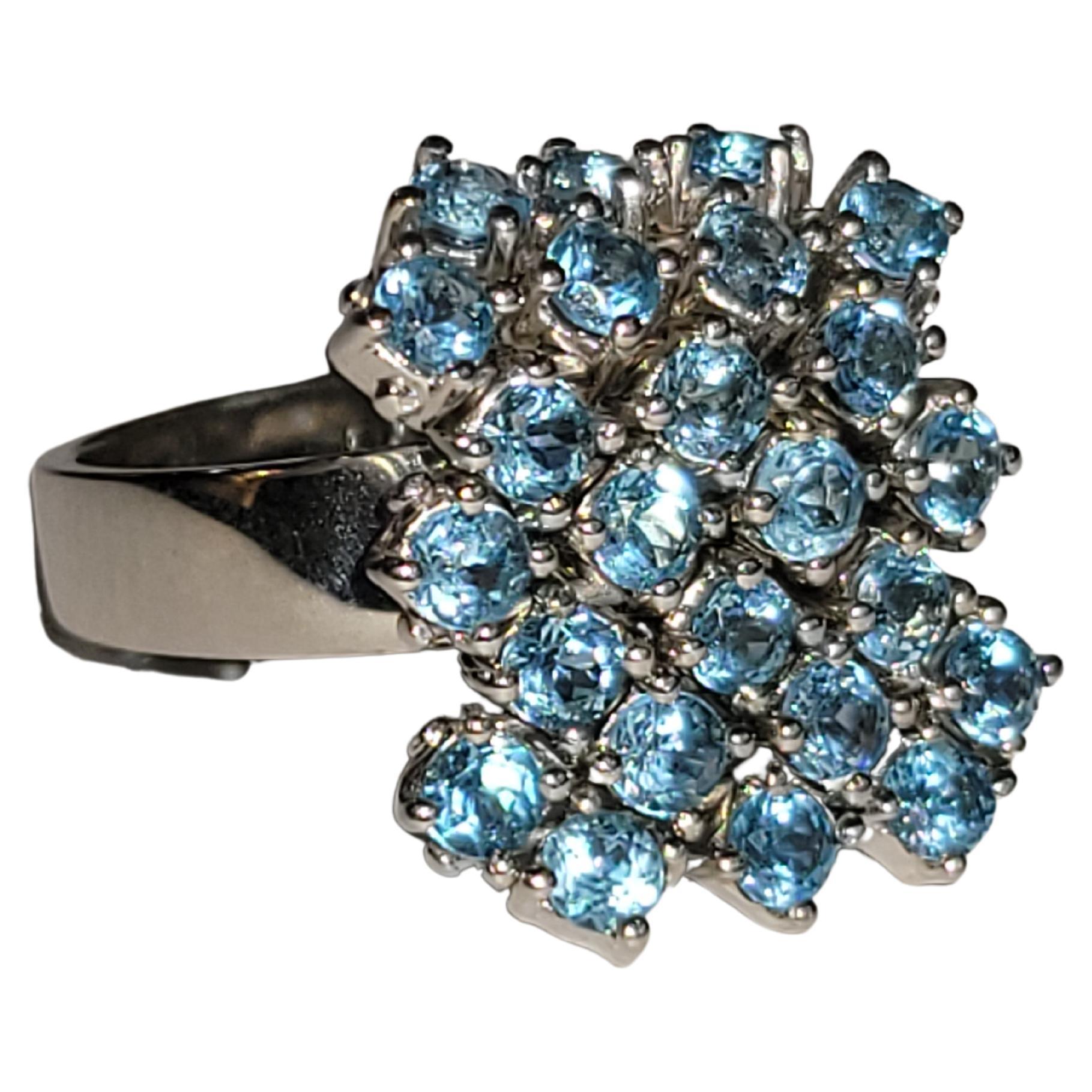 Salavetti  blue topaz ring 18ct   size 6.75 For Sale