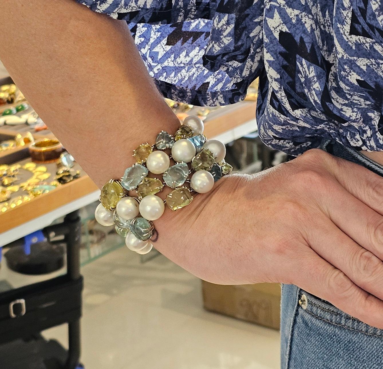 Pearls and gem bracelet designed by Salavetti Milano.

An statement large bracelet with south sea pearls, aquamarines and green beryl, created in Milano Italy by the jewelry house of Salavetti. Crafted with exceptional details having a huge massive