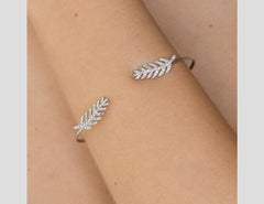 18 Karat White Gold and Diamonds Feather Leaf Bracelet Bangle