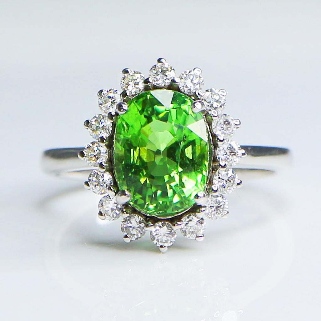** One 14K White Gold Certified 2.33 Ct Paraiba Tourmaline&Diamonds Engagement Ring **

Natural green Tourmaline weighing 2.33 ct set on 14K white gold pave' band with FG VS natural round brilliant cut diamonds weighing 0.40 ct.

The classic Dianna