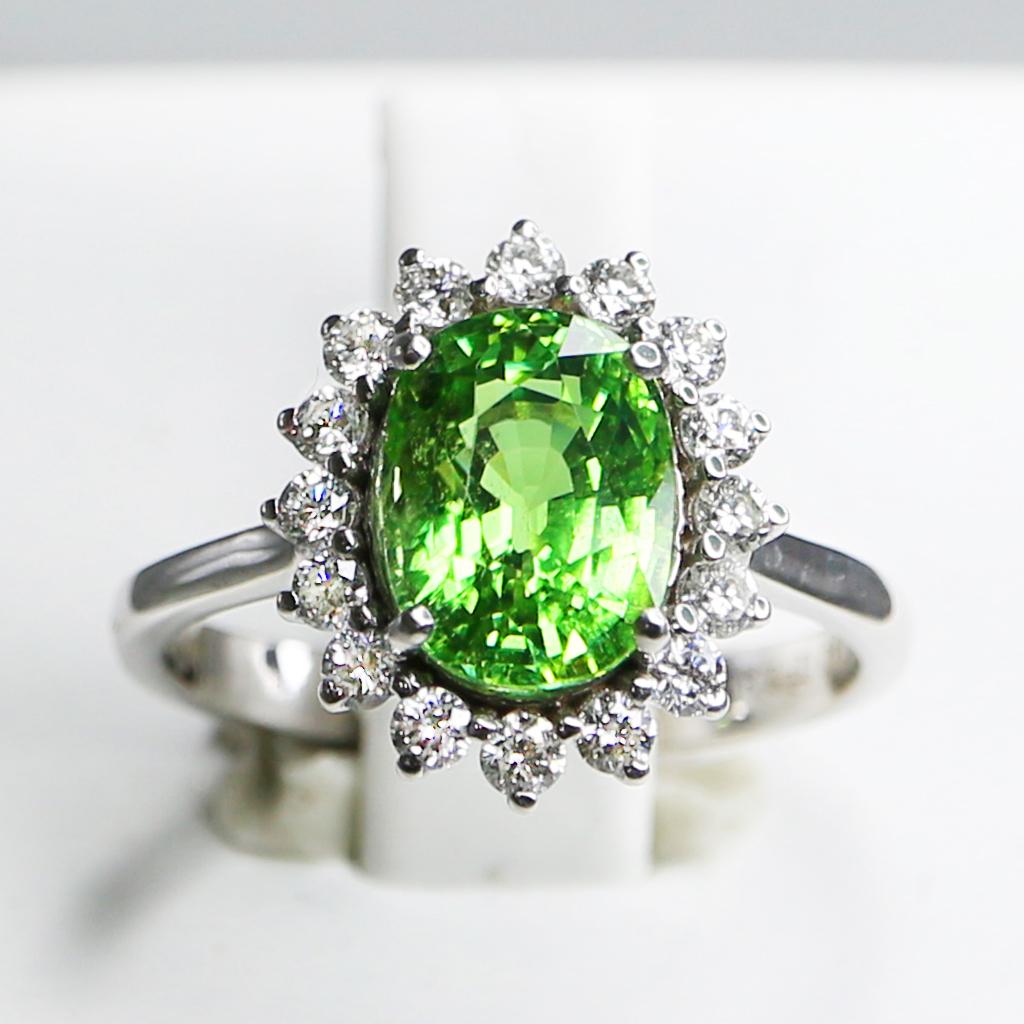 Contemporary Certified 14K 2.33 Ct Paraiba Tourmaline&Diamonds Antique  Engagement Ring For Sale