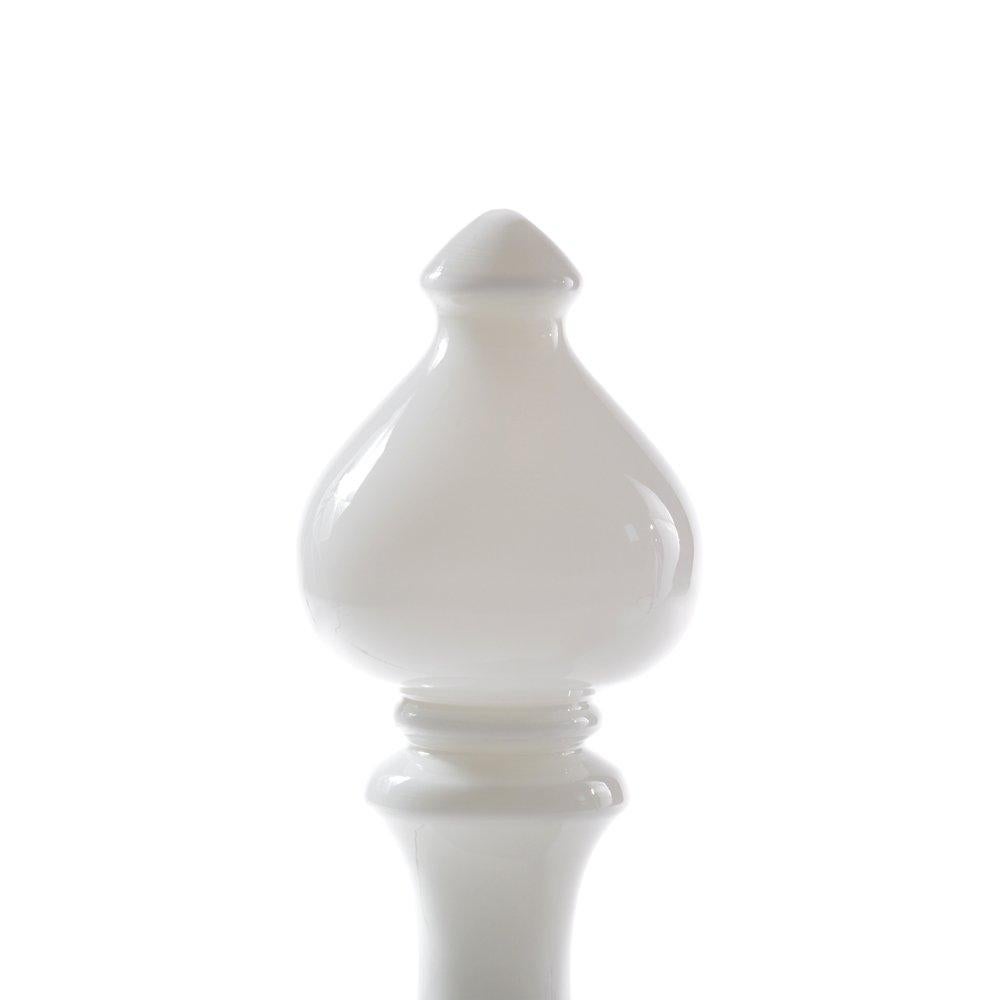 Mid-Century Modern VENTE de lampe de table Bishop en verre opalin blanc d'Ivan Jakes pour Sklarny Rapotin  en vente