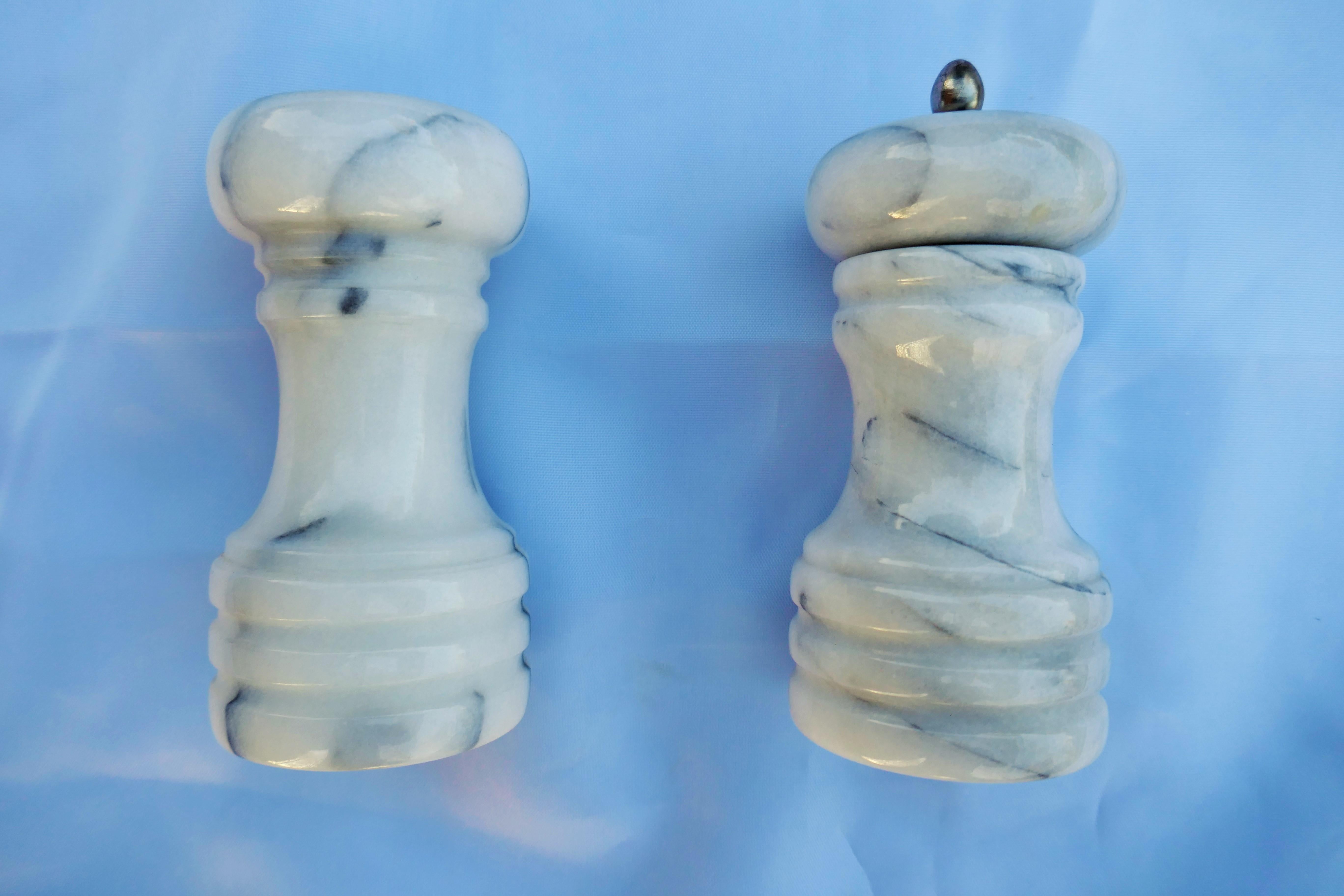 Salz und Pfeffer aus Marmor im Zustand „Gut“ im Angebot in Lugo, IT