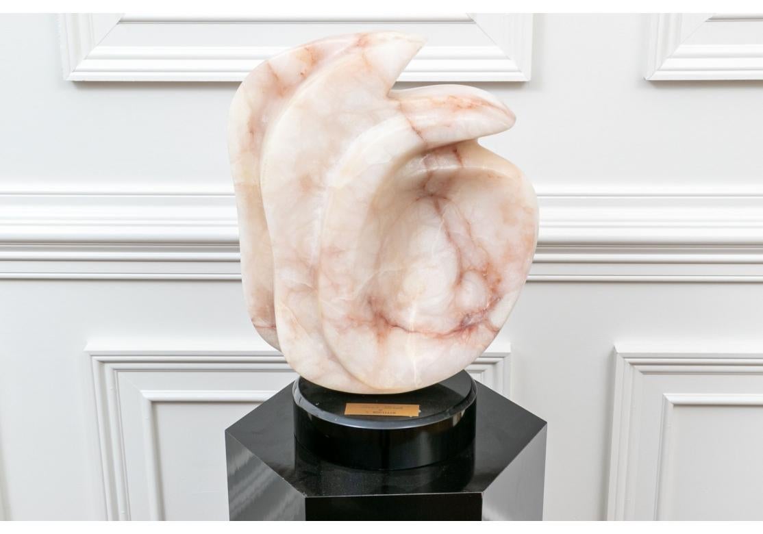 Saleh Mouallem (US, 1921-2014) Rosa Alabaster-Abstrakte Skulptur, „Love Birds“ (Geschnitzt) im Angebot