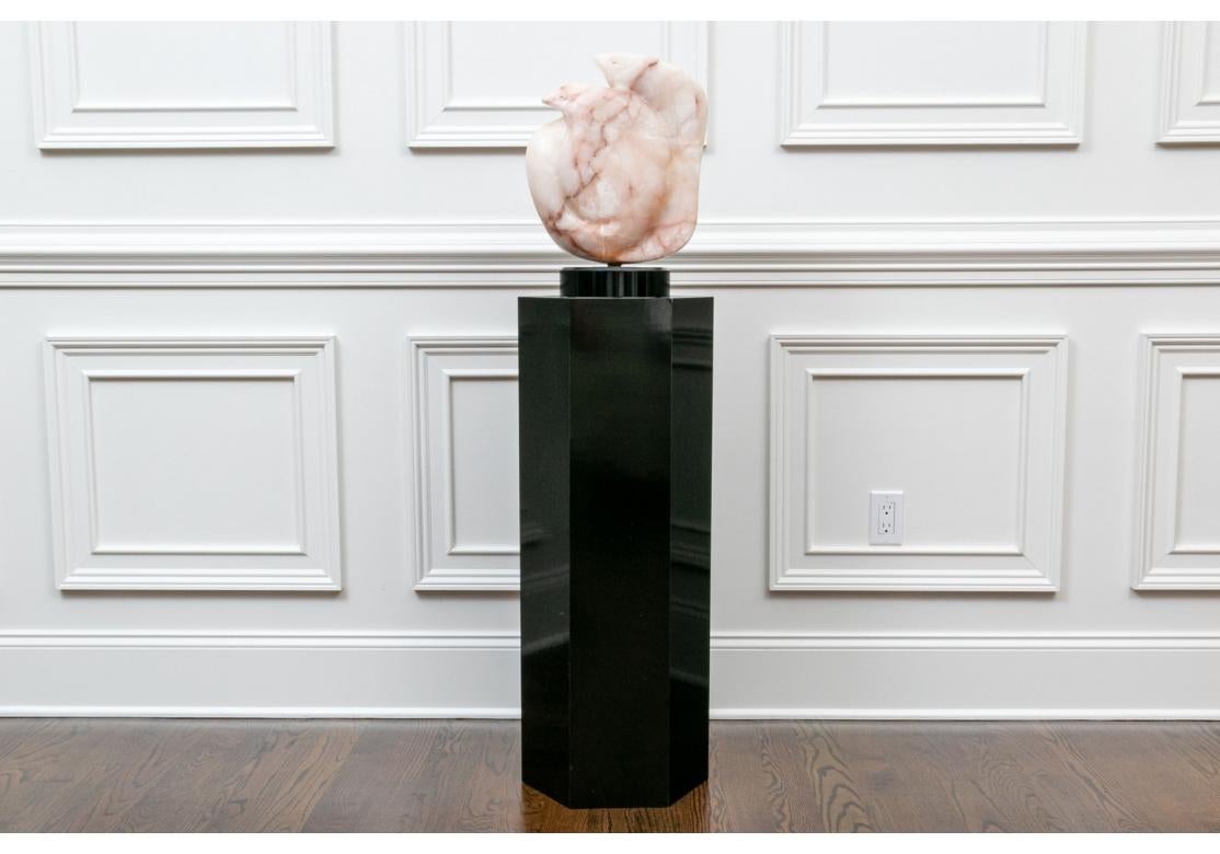 Saleh Mouallem (US, 1921-2014) Rosa Alabaster-Abstrakte Skulptur, „Love Birds“ im Zustand „Gut“ im Angebot in Bridgeport, CT