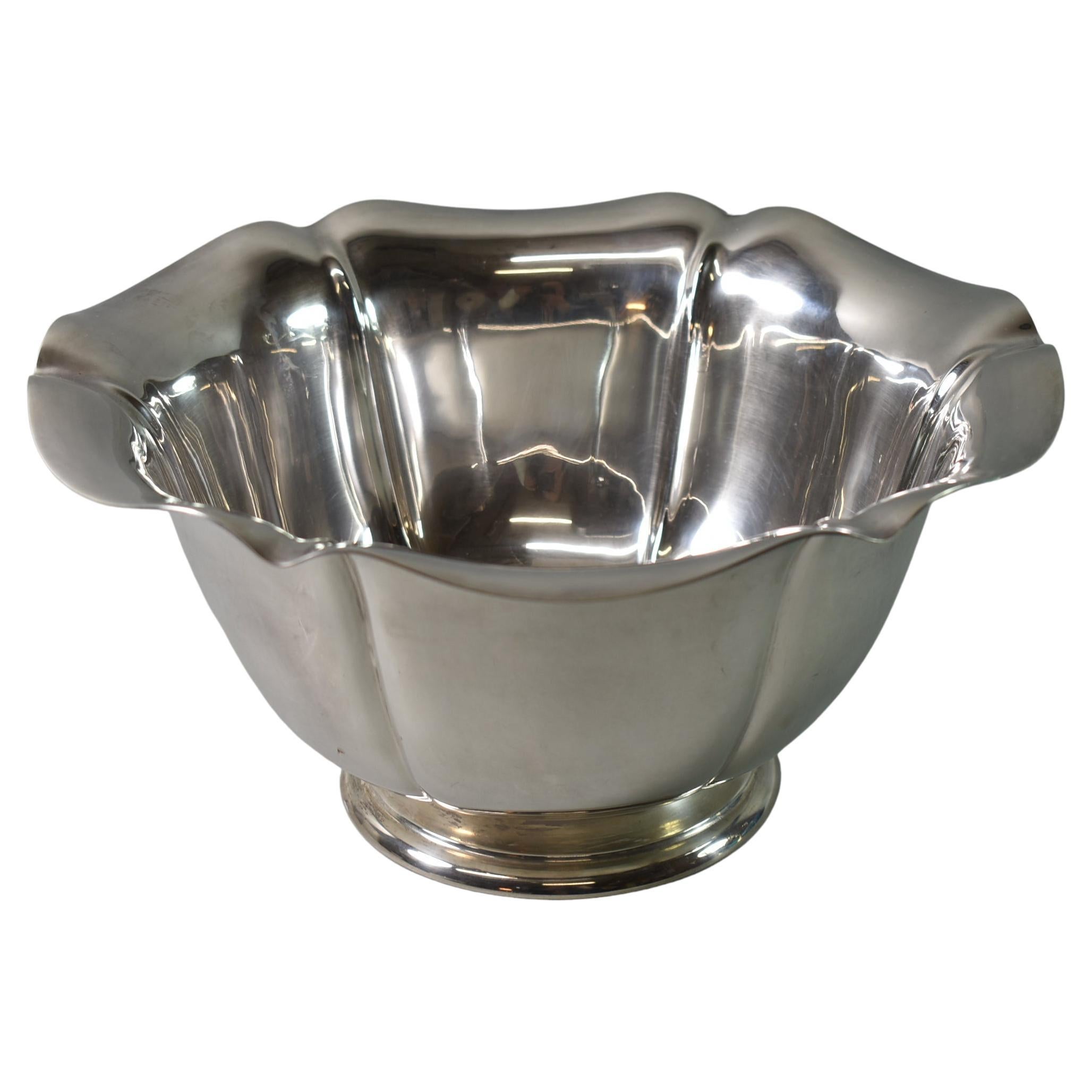 Salem Sterling Silver Bowl Scalloped Edge For Sale