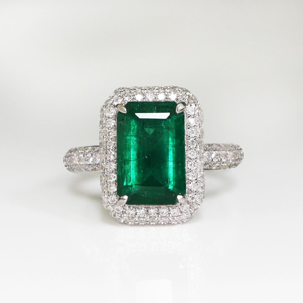 **One 18K White Gold Top Zambia 2.37 Ct Emerald&Diamonds Engagement Ring** 

One top-quality natural Muzo-like Zambia emerald as the center stone weighing 2.37 ct set on the 18K white gold band with micro setting FG VS diamonds weighing 0.83 ct.