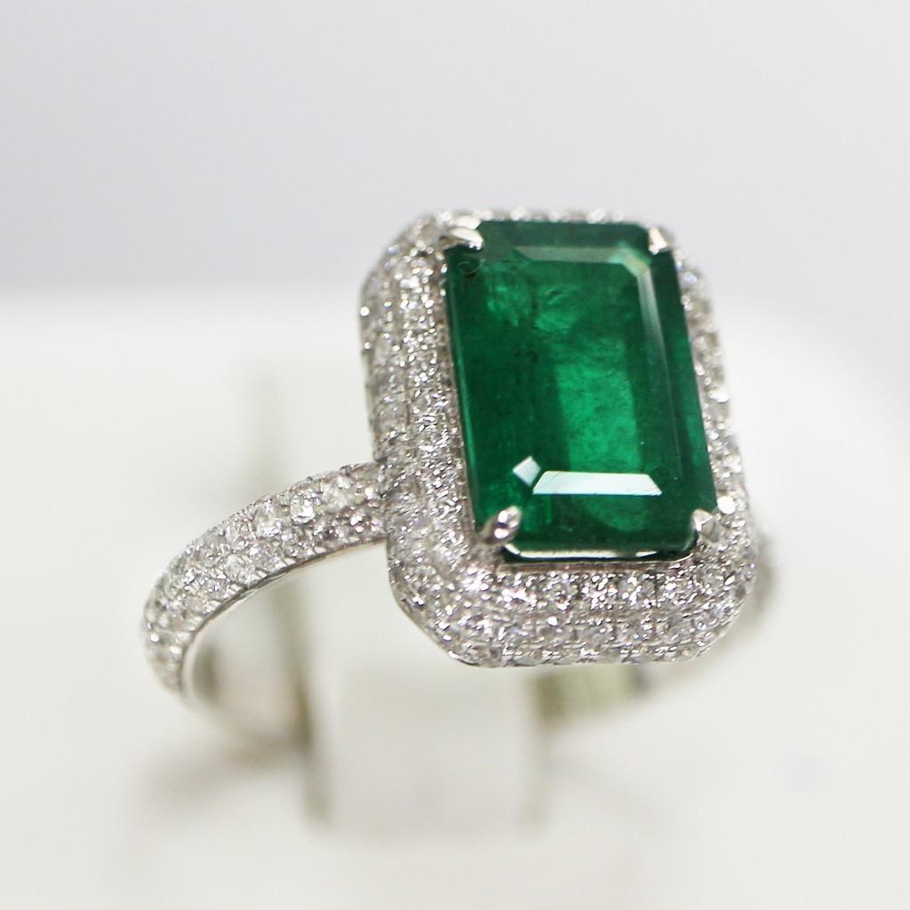 Taille émeraude *Sales* GRS 18k 2.37 Ct Zambia Emerald Diamond Antique Art Deco Engagement Ring en vente