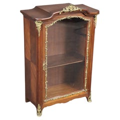 Échantillon de vendeur d'une vitrine murale Louis XV française