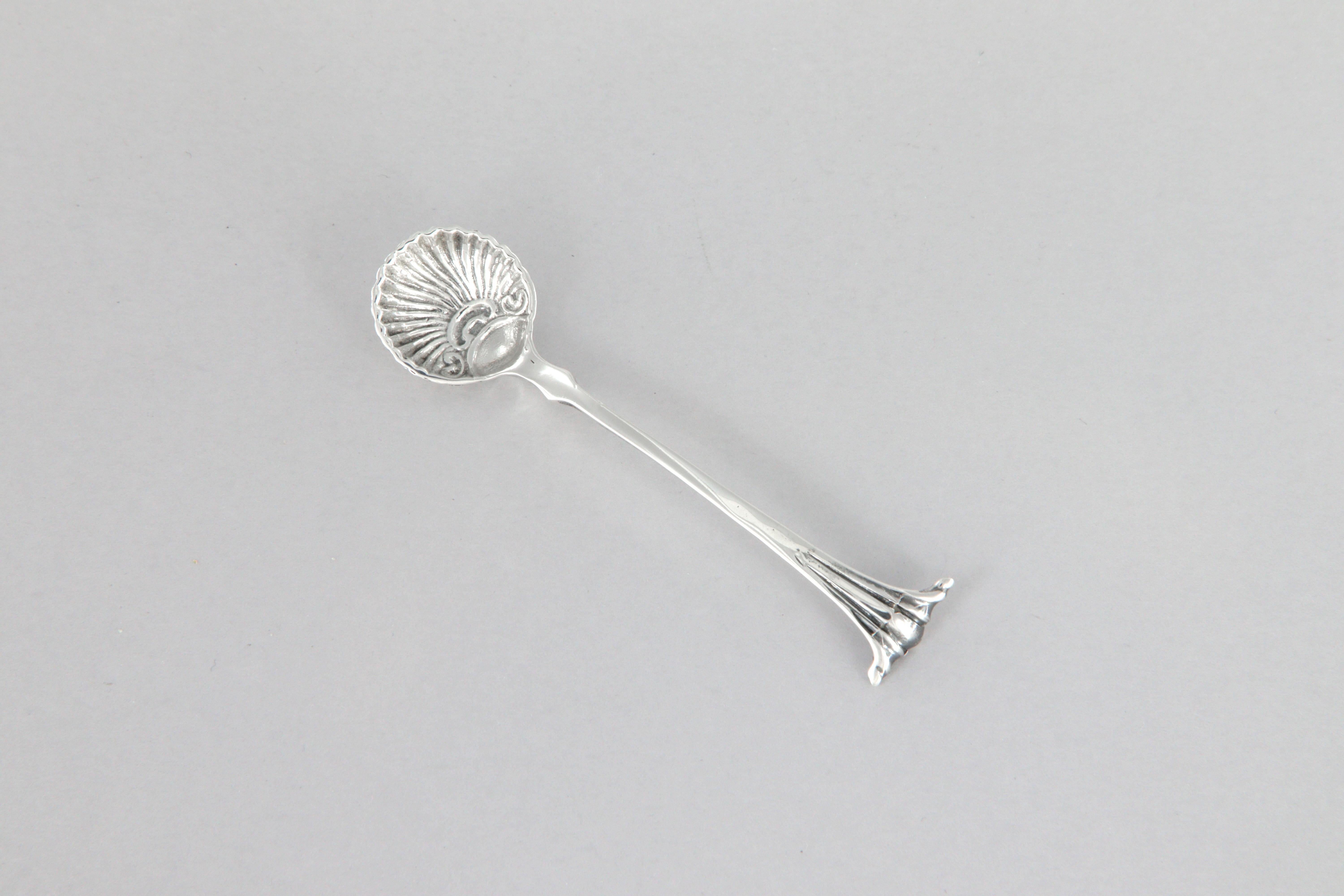 925 sterling silver and blue crystal table salt shaker with spoon For Sale 5