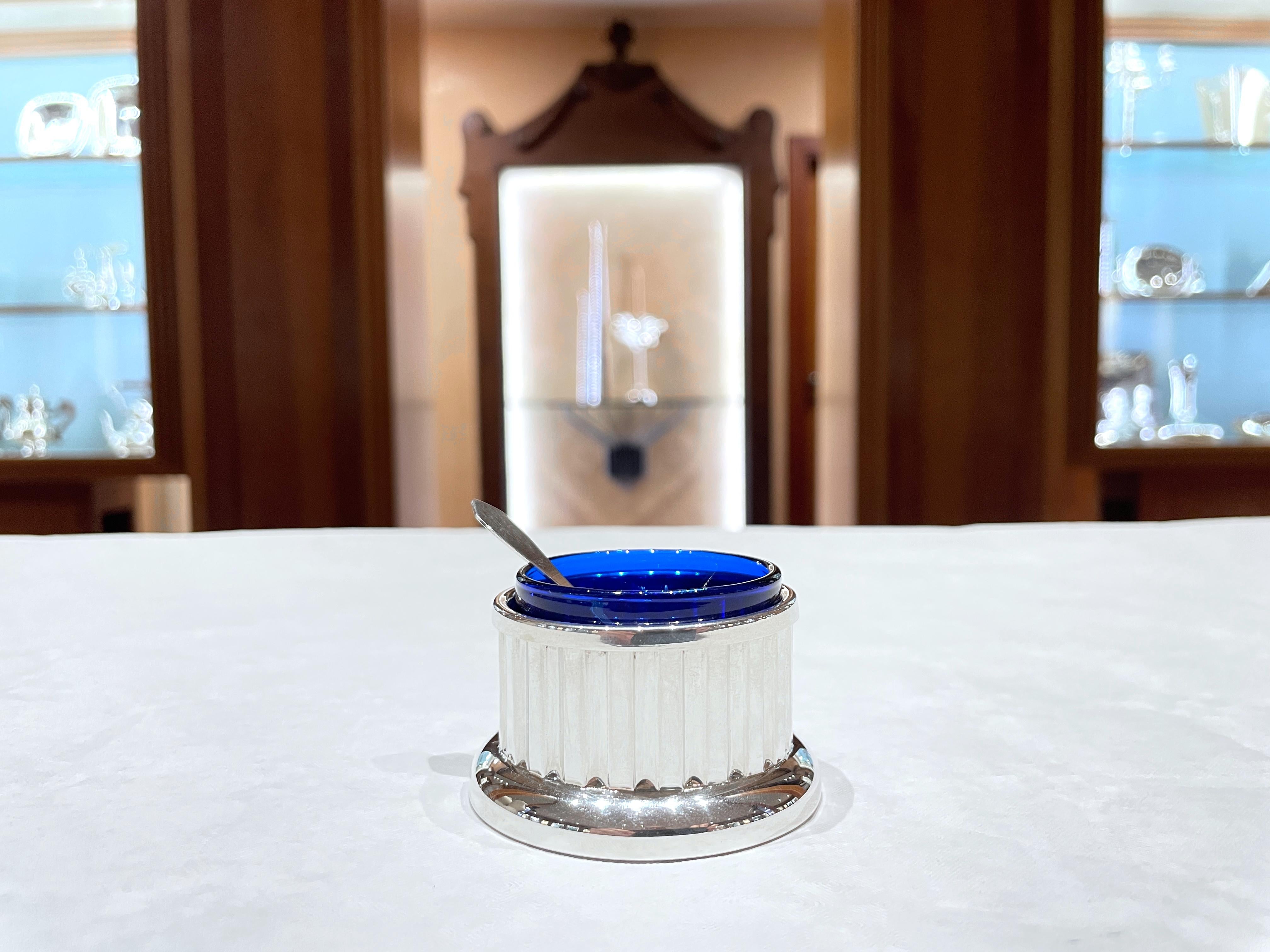 925 sterling silver and blue crystal table salt shaker with spoon For Sale 7