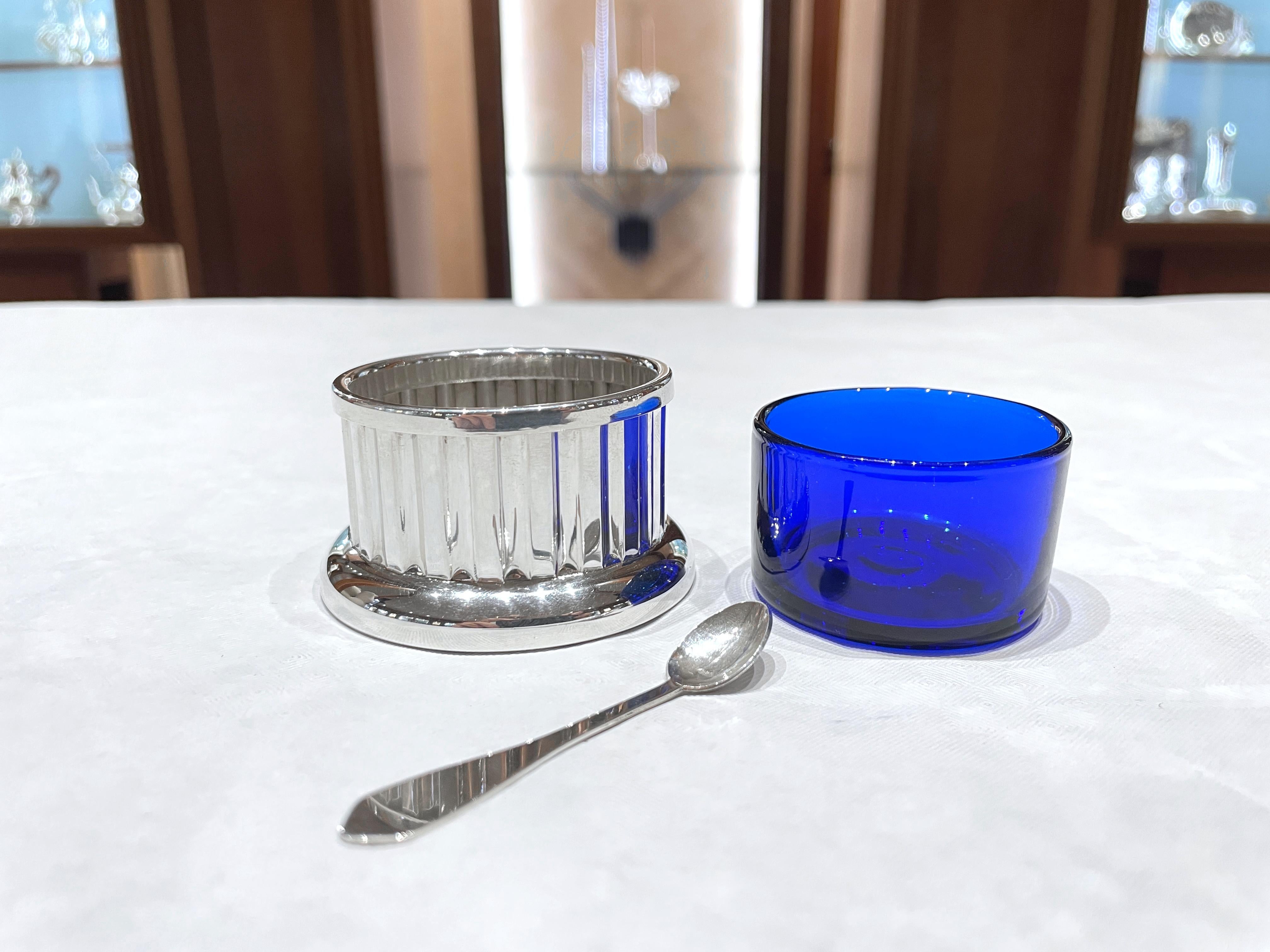 925 sterling silver and blue crystal table salt shaker with spoon For Sale 8
