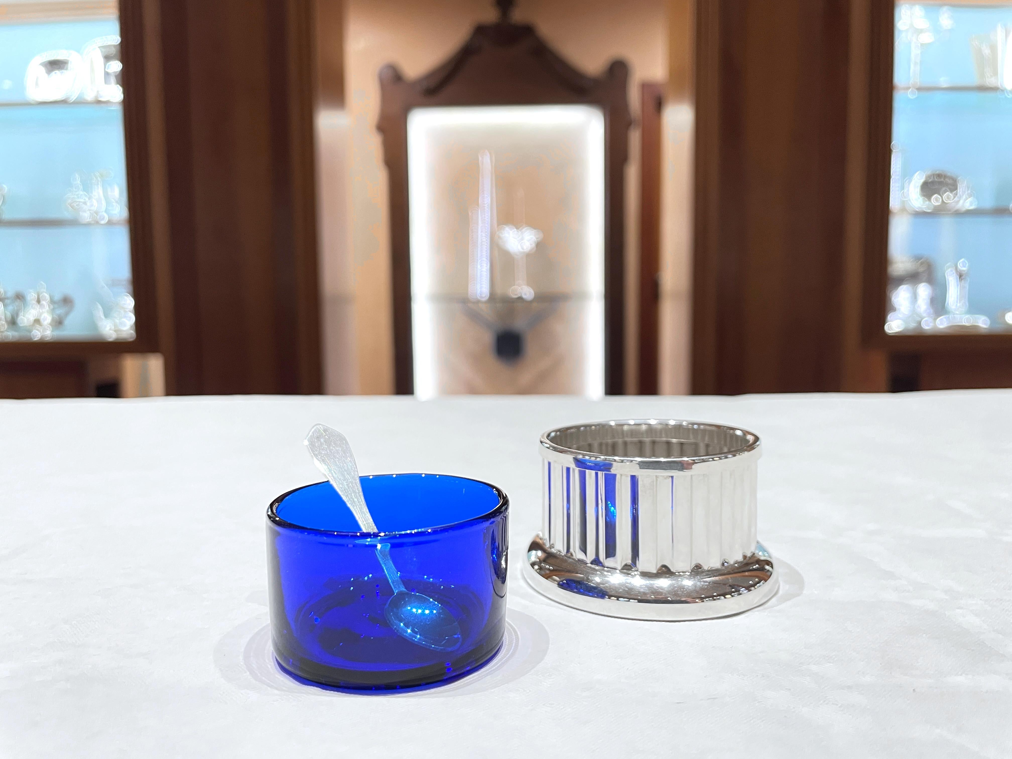 925 sterling silver and blue crystal table salt shaker with spoon For Sale 9