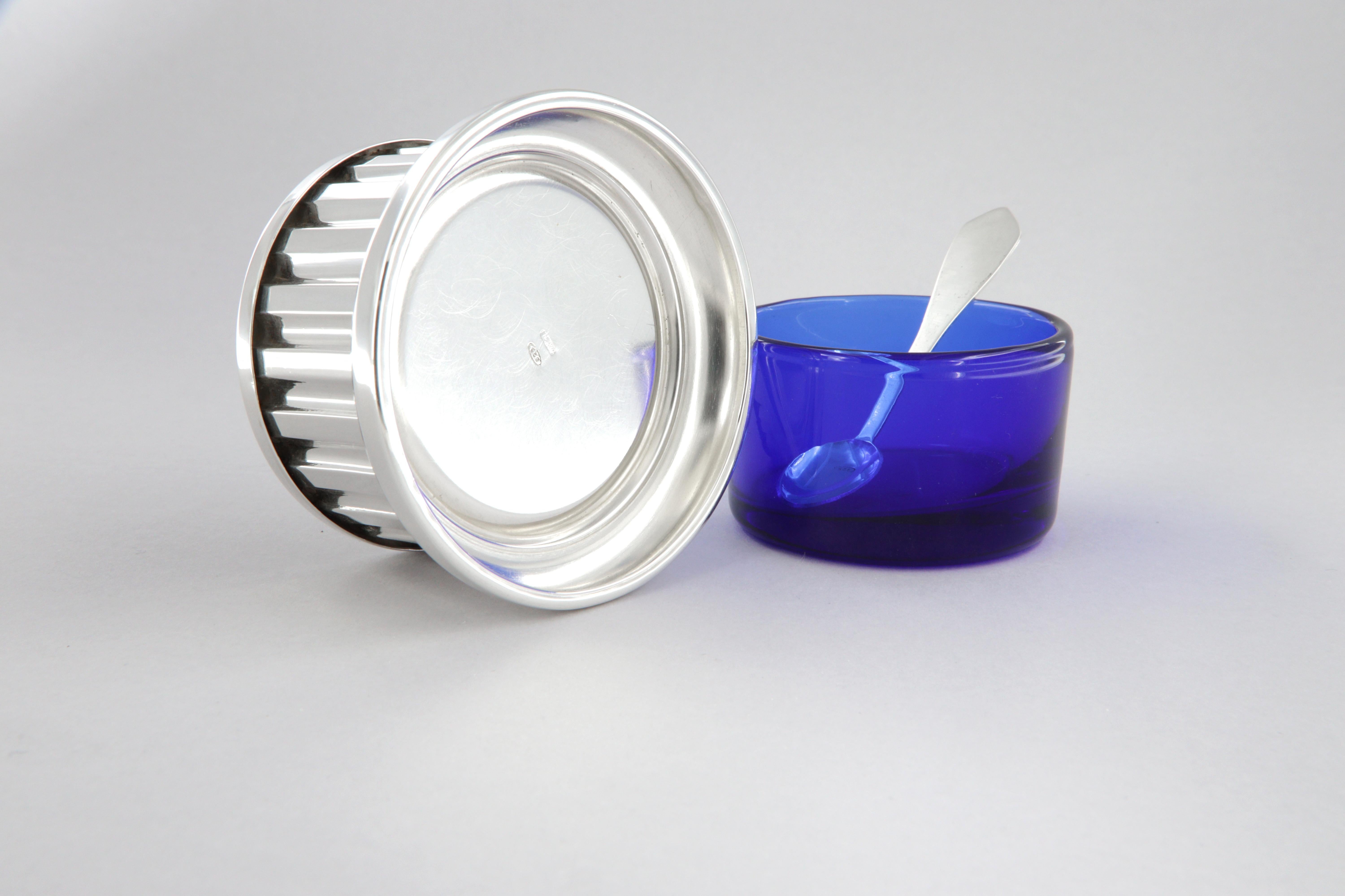 925 sterling silver and blue crystal table salt shaker with spoon For Sale 2