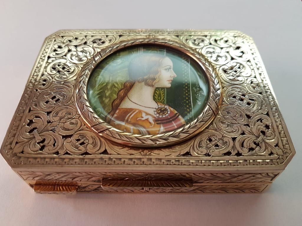Decorative table box in sterling silver gold-plated (925/1000) with translucid fire enamel and fine hand painted reproducing a picture of a lady. Made in Italy by Salimbeni - Collectible 