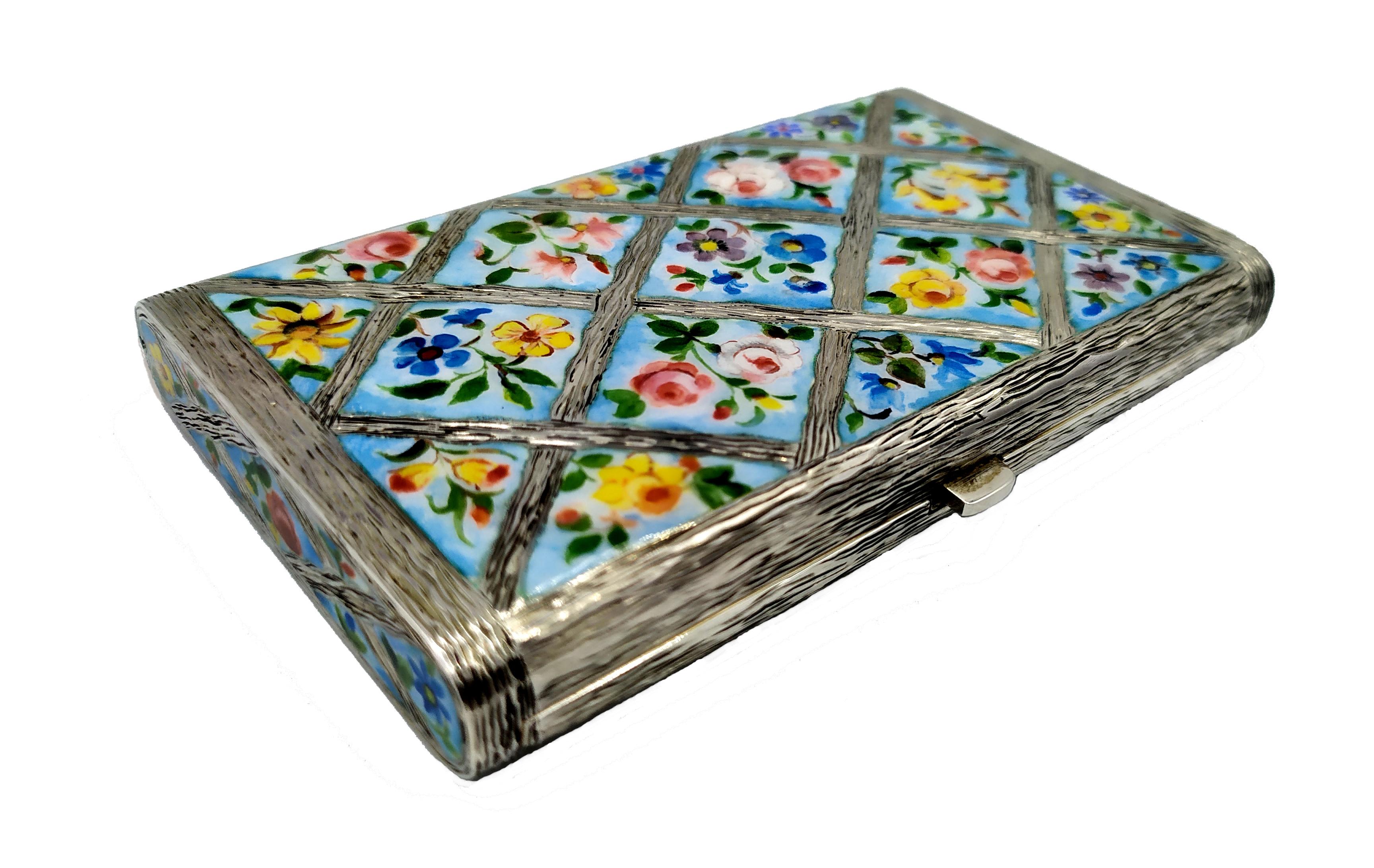 Salimbeni Cigarette Case with Hand-Painted Fired Enamelled Flowers In Excellent Condition For Sale In Firenze, FI