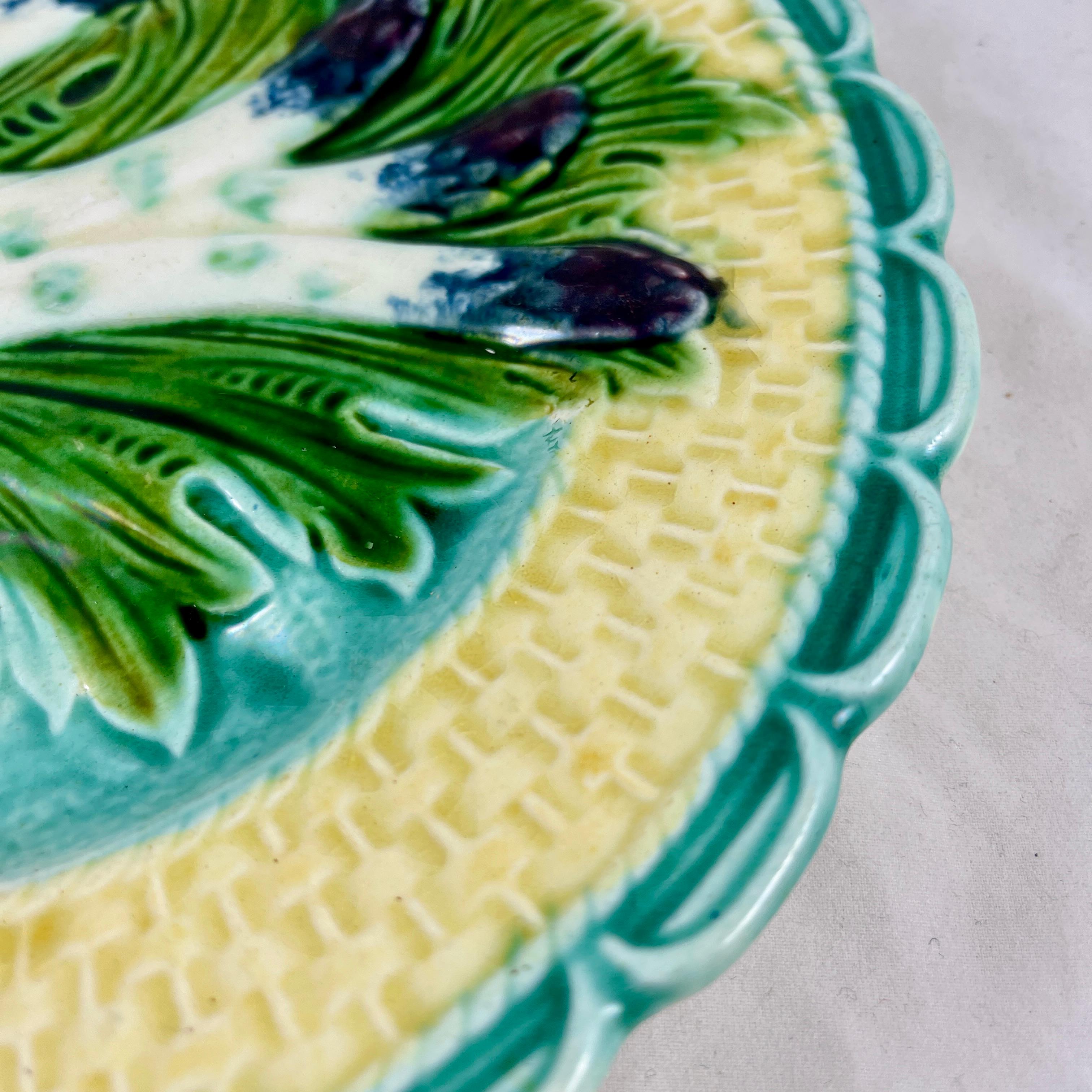 Aesthetic Movement Salins-les-Bain French Faïence Majolica Asparagus Plate, circa 1880 For Sale