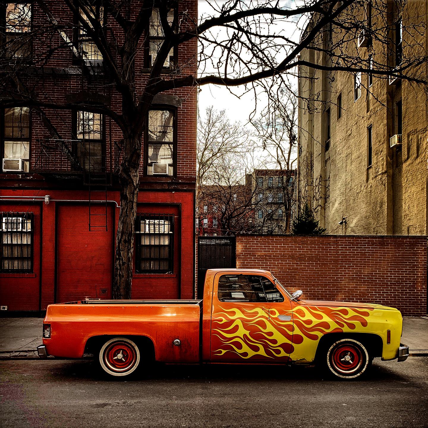 Artistics : Sally Davies (1956)
Titre : Hell's Angels Flame Truck (New York City)
Année : 2022
Support : Impression à jet d'encre sur papier d'archivage
Edition : 12, plus les épreuves
Taille : 17 x 17 pouces
Condit : Excellent
Inscription : Signé,