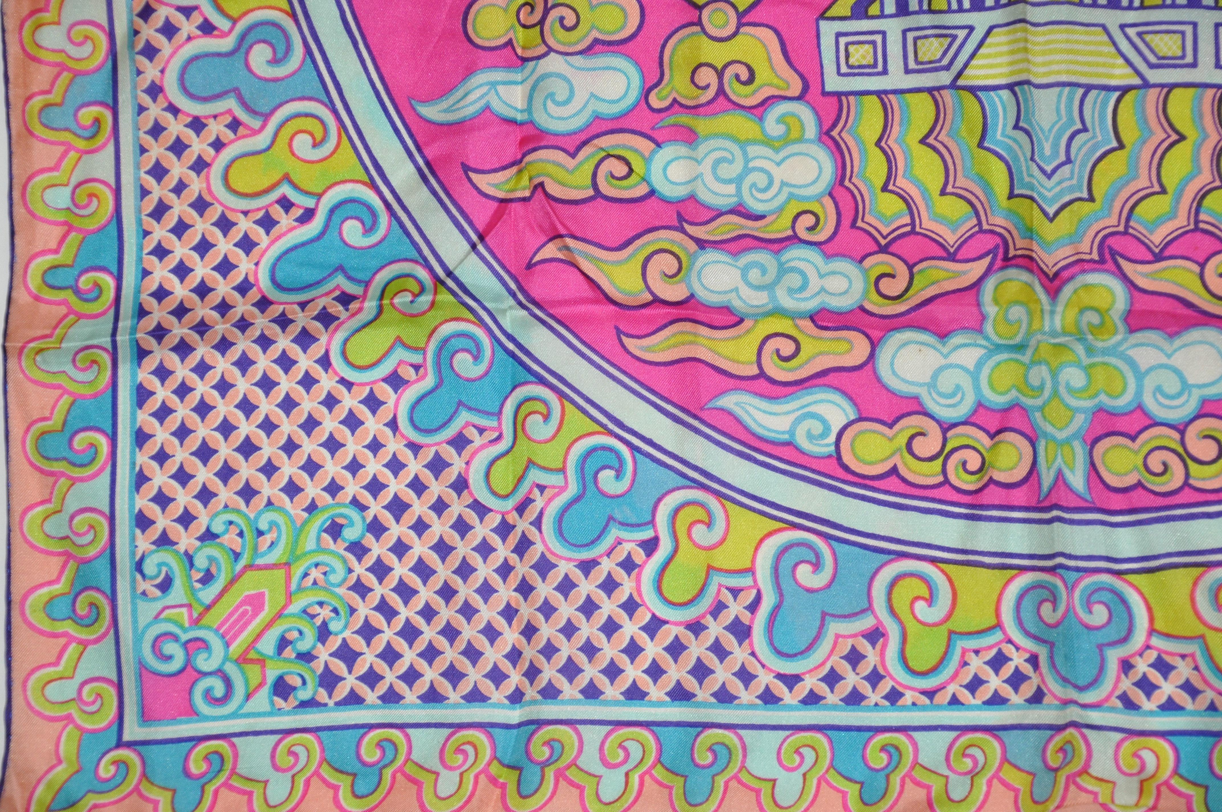 Écharpe en soie Sally Gee « Thème asiatique » colorée de façon fantaisiste en vente 1