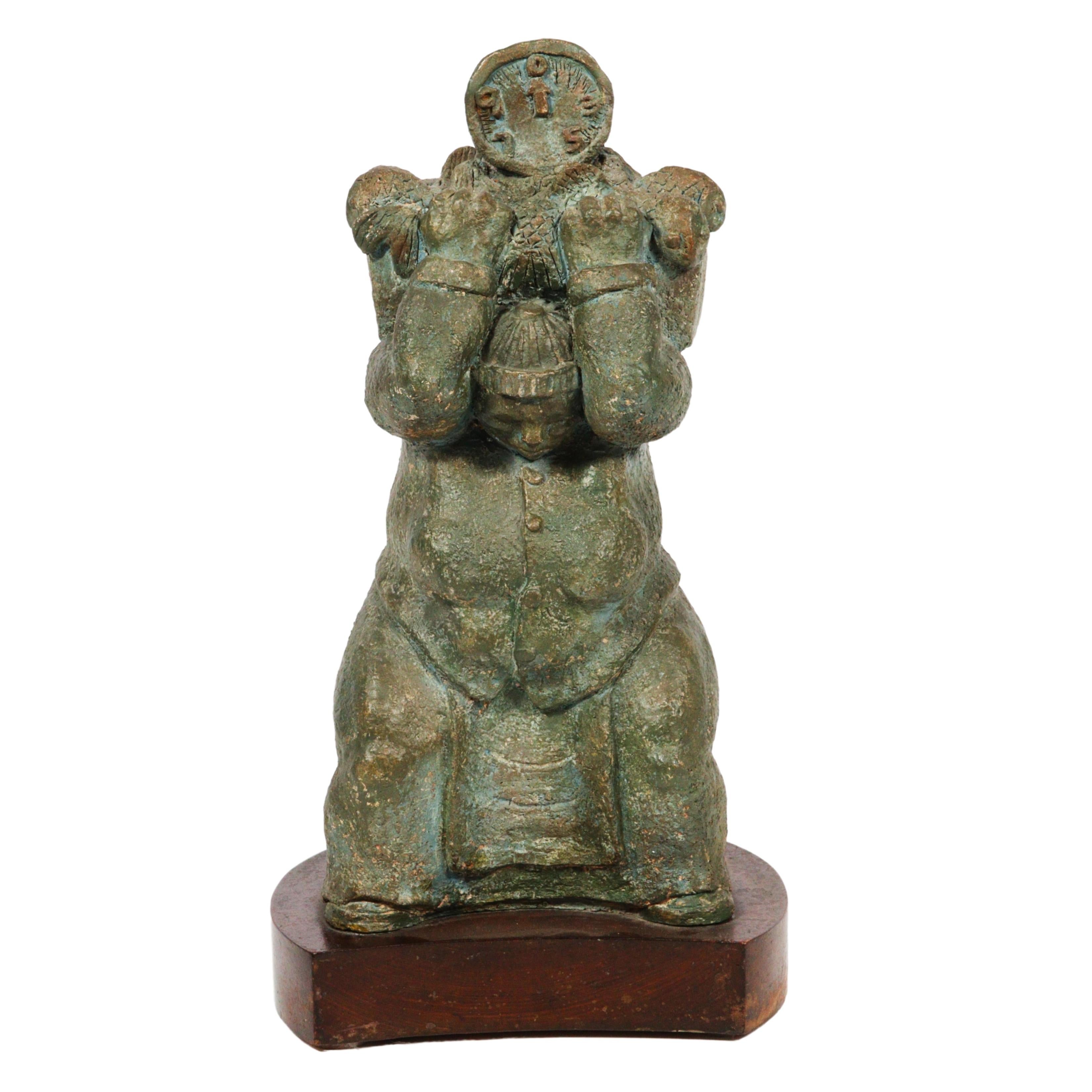 Sally Grosz Bodkin Figurative Sculpture – Fischhändler