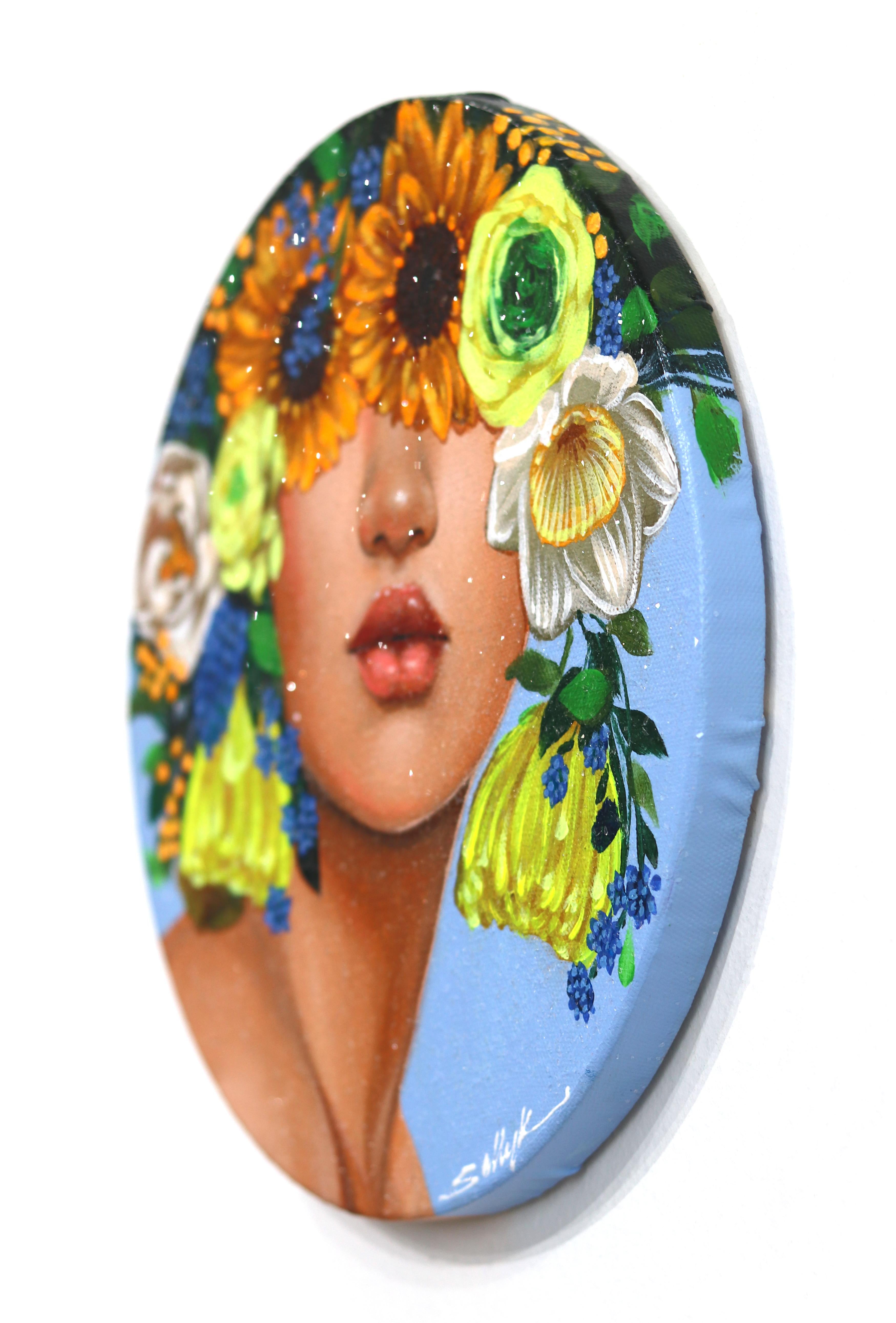 Leonna  -  Obra de Arte Figurativa Original Floral Circular Sally K en venta 3