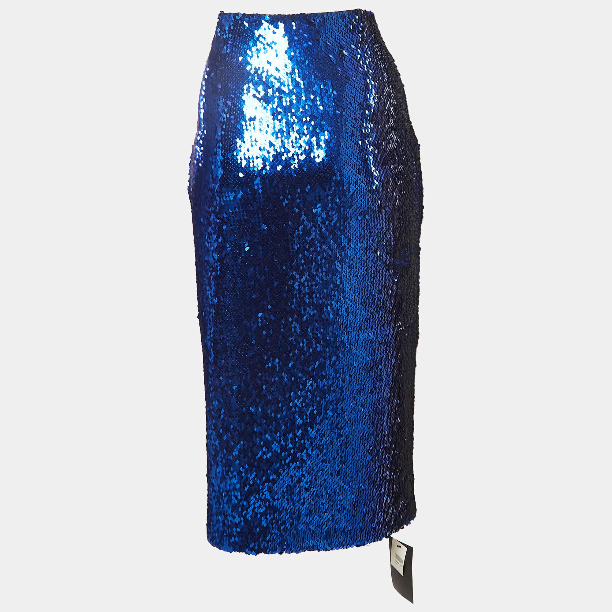 Eleva tu atuendo de noche con la falda Sally Lapointe. Esta llamativa pieza presenta un deslumbrante acabado de lentejuelas en un azul real intenso  esculpiendo una elegante silueta de lápiz que abraza las curvas. Perfecto para una noche de fiesta o