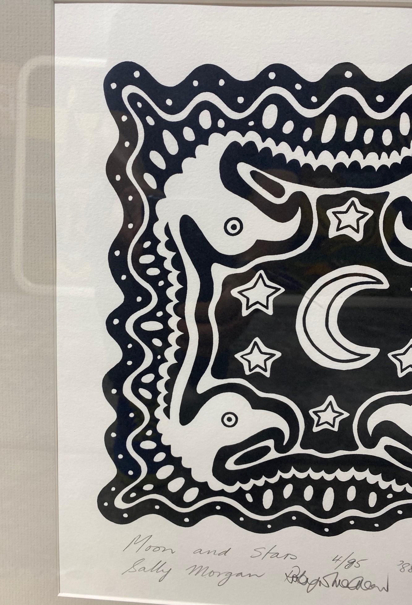 Art aborigène australien signé Sally Morgan, édition limitée Lune et les étoiles imprimées Bon état - En vente à Studio City, CA