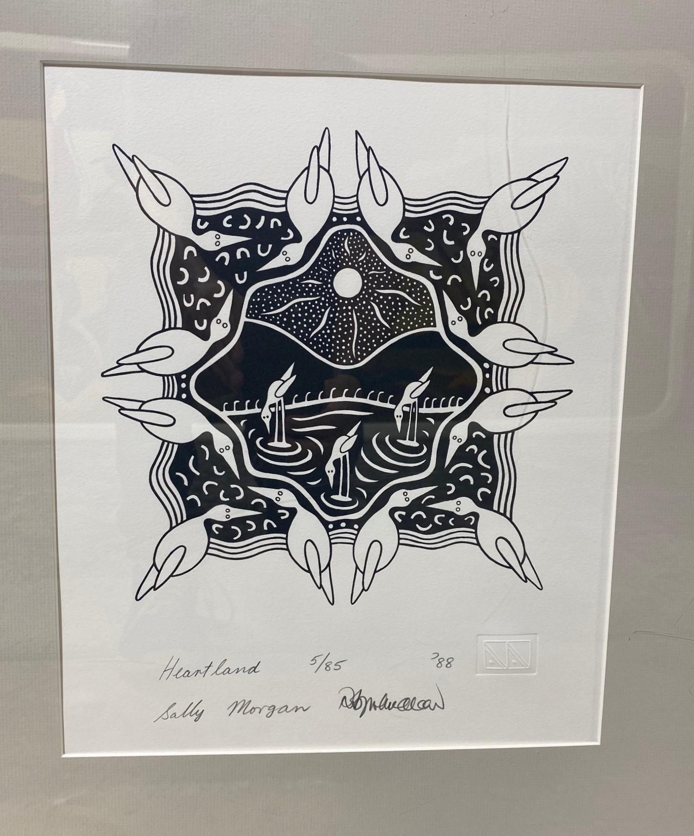 Australien Sally Morgan - Art aborigène australien - Impression en édition limitée Heartland, signée en vente