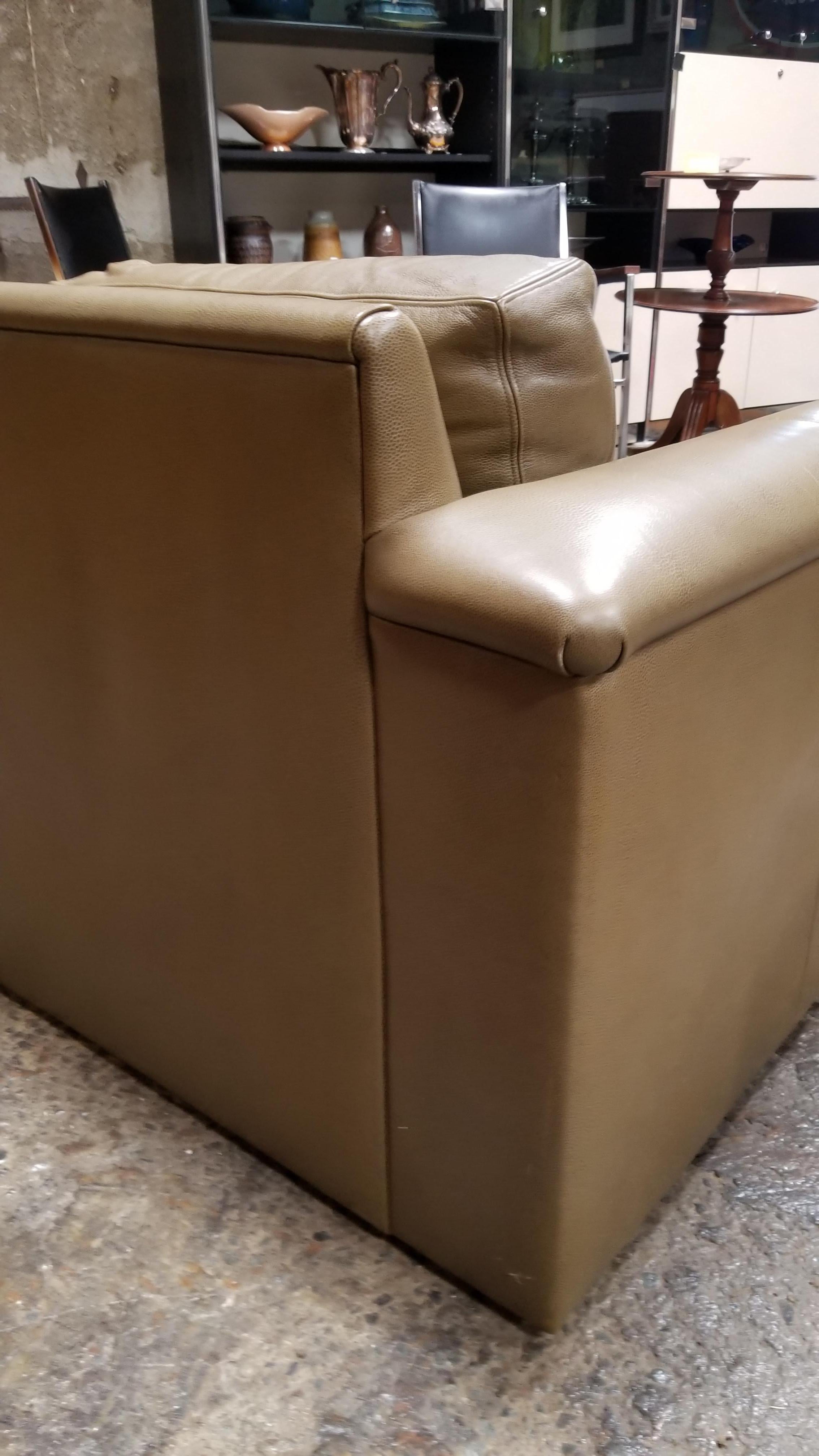 Sally Sirkin Lewis by J. Robert Scott Leather Lounge Chair In Good Condition In Fulton, CA