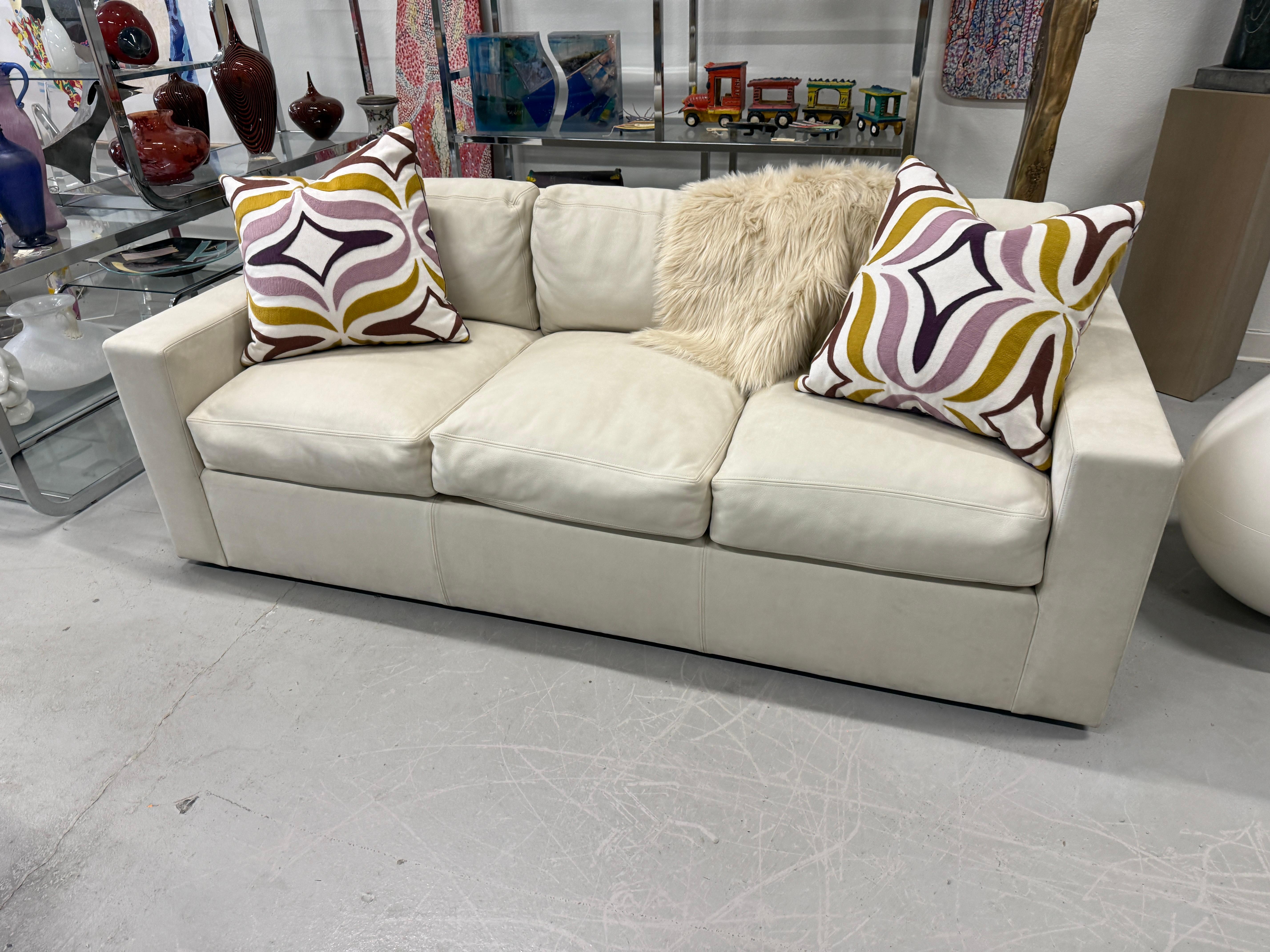 Sally Sirkin Lewis J. Robert Scott Sofa in schönem Nubukleder Wildleder im Angebot 10