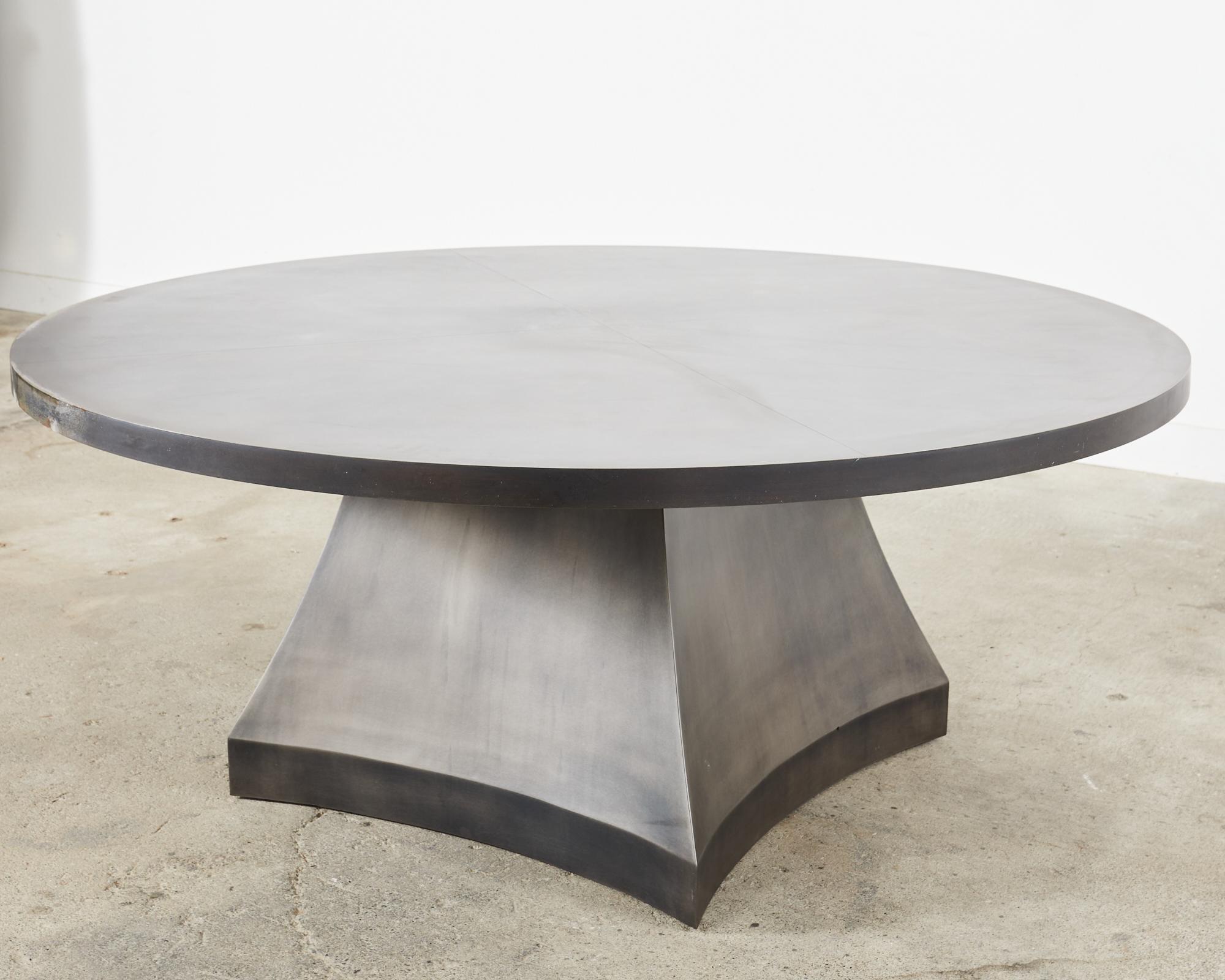 Sally Sirkin Lewis Round Iron Pedestal Dining Center Table  In Good Condition For Sale In Rio Vista, CA