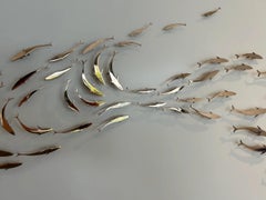 "Shoaling 8" silberne handpolierte Bronze Fische schwimmen in Formation unter dem Meer