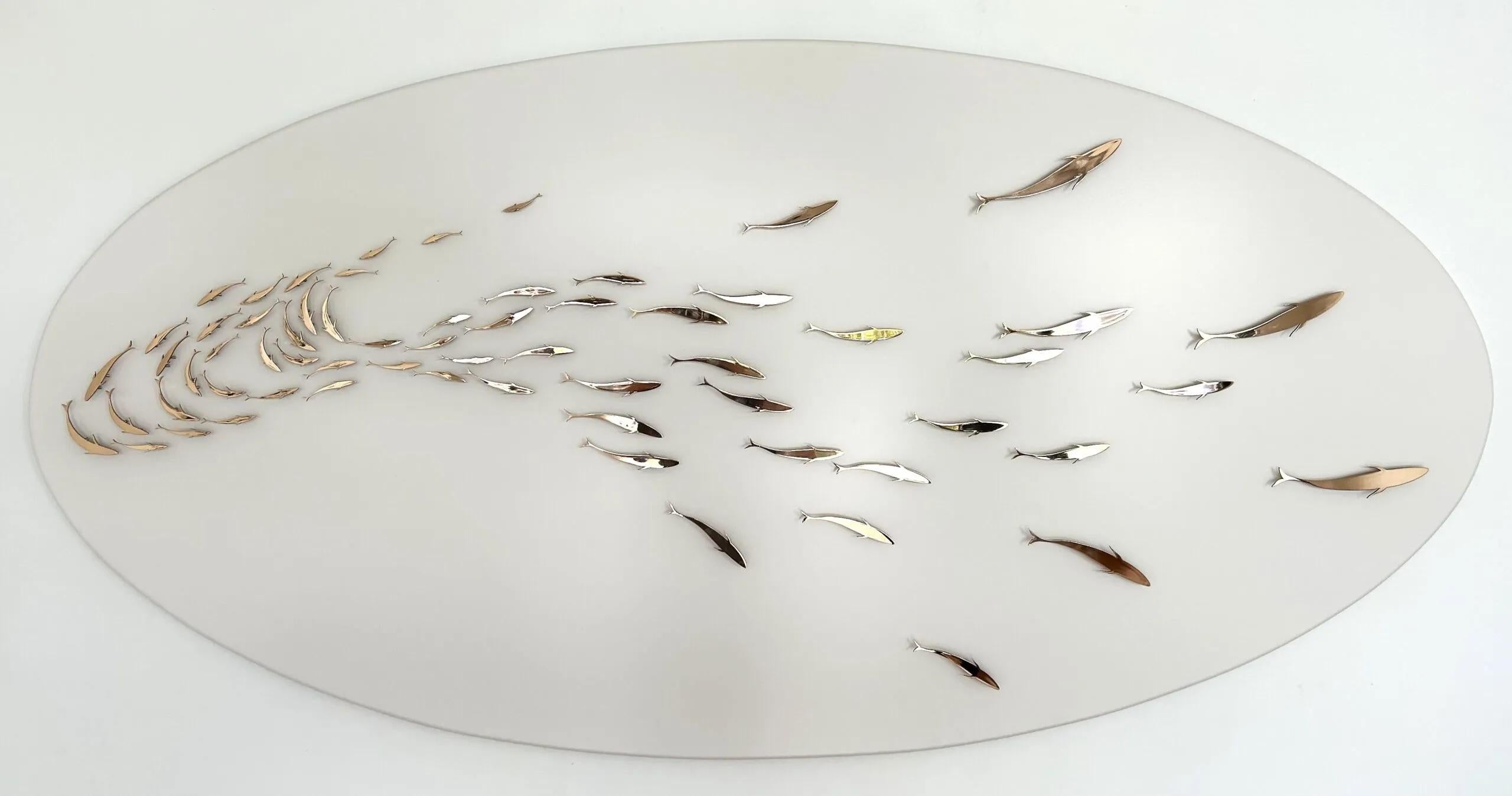 "Shoaling 8" bronze argenté poli à la main poissons nagent en formation sous la mer.