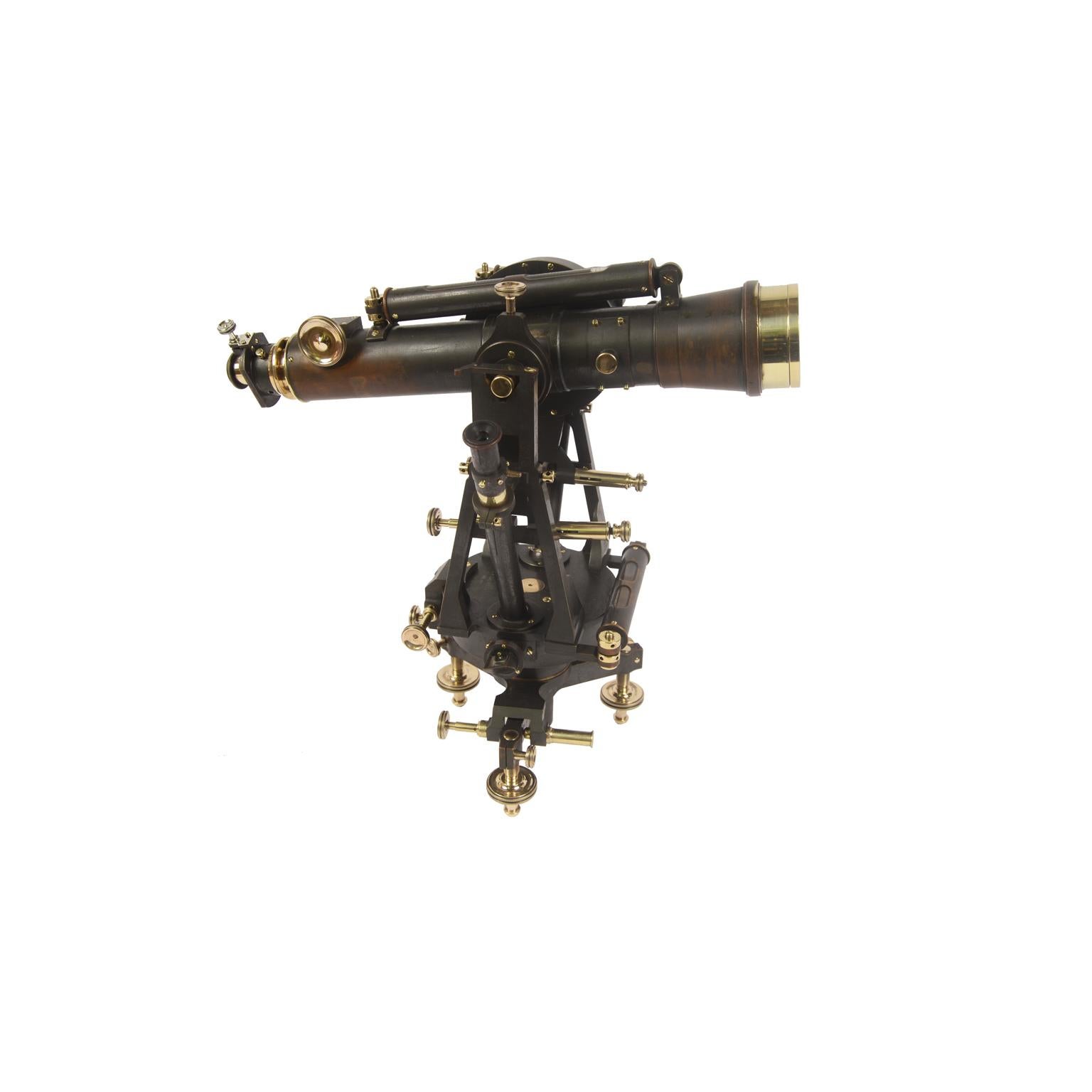 Cleps tacheometer Grande model, signed Ing. A. Salmoiraghi Milano n. 11448 of burnished brass and bronze, from the second half of the 19th century. Powerful instrument for topography, used from triangulation to detail detection, capable of