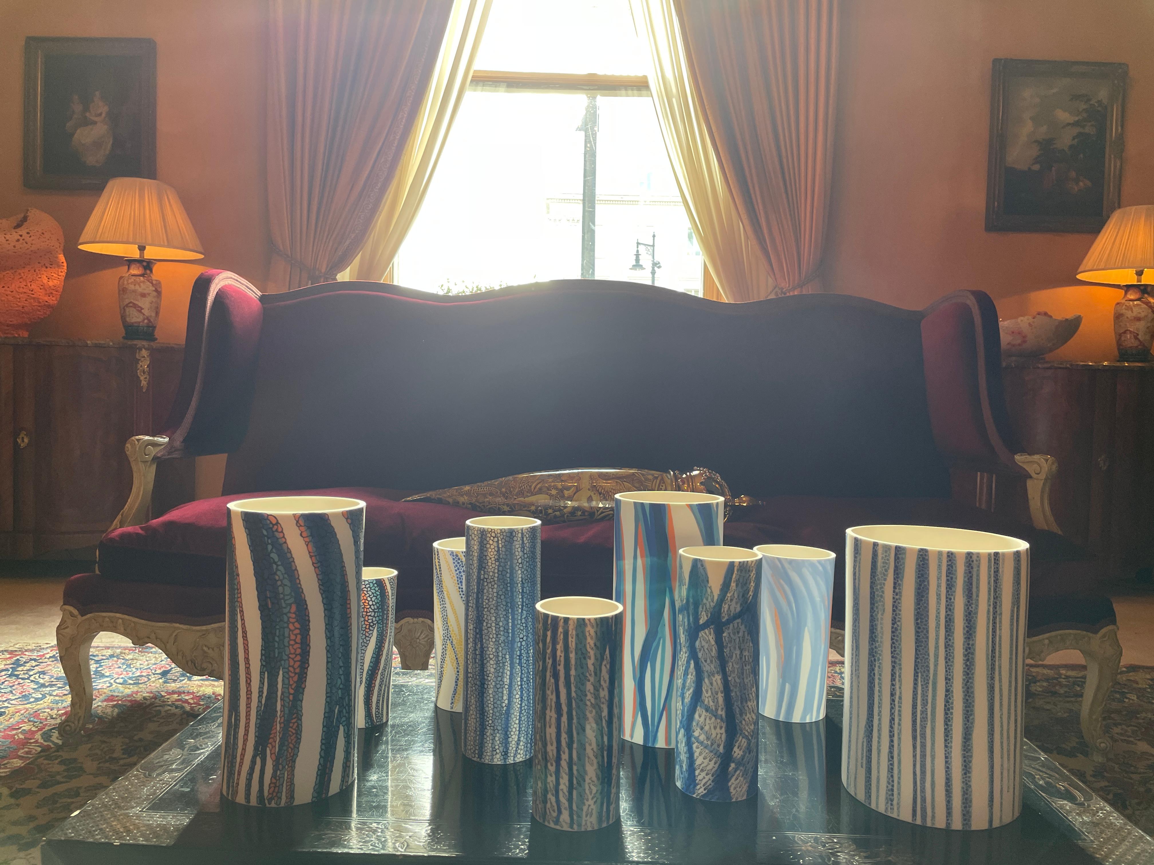 Vase aus lachsfarbenem und himmelfarbenem Porzellan, einzigartig, Parianware, zeitgenössisch, 21. Jahrhundert, UK (21. Jahrhundert und zeitgenössisch) im Angebot