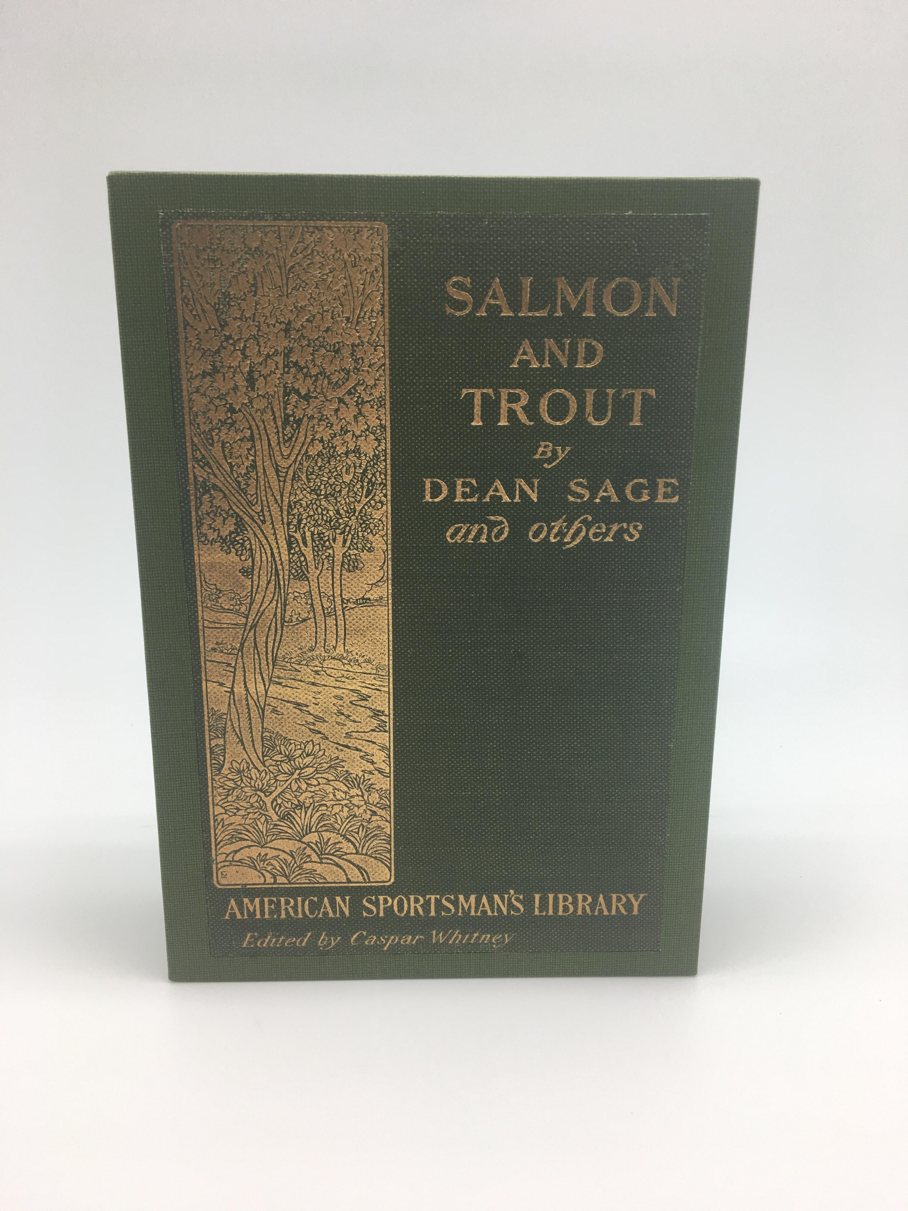 Sage, Deans, Saumon et Truite. New York : Macmillan Co., 1902. Première édition. Octavo, reliure en toile verte et quart de cuir. Présenté dans un étui assorti avec la couverture d'origine collée.

Il s'agit de la première édition de Salmon and