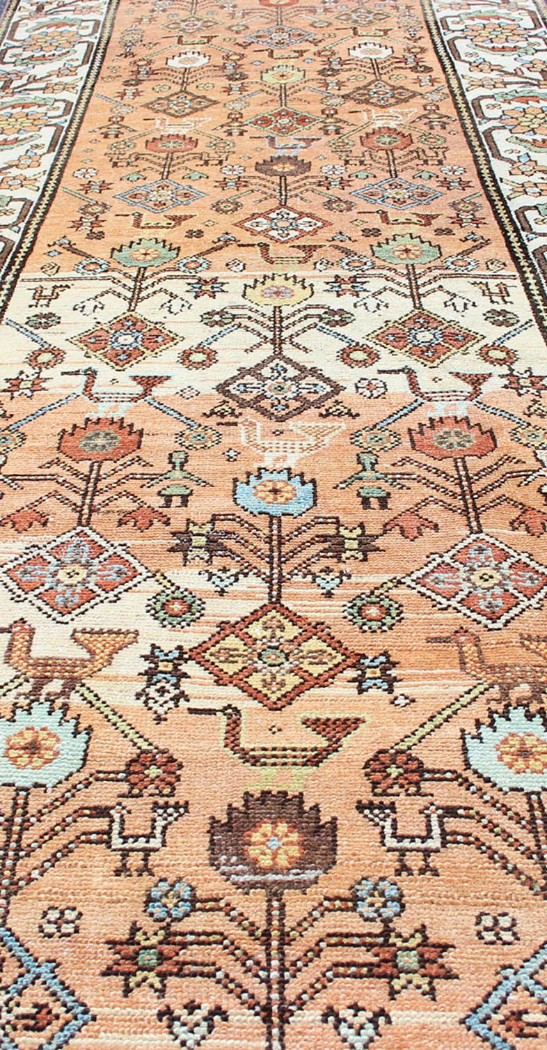 Antiker Bakitari-Teppich mit lachsfarbenem Hintergrund und erdfarbenem Muster im Angebot 8