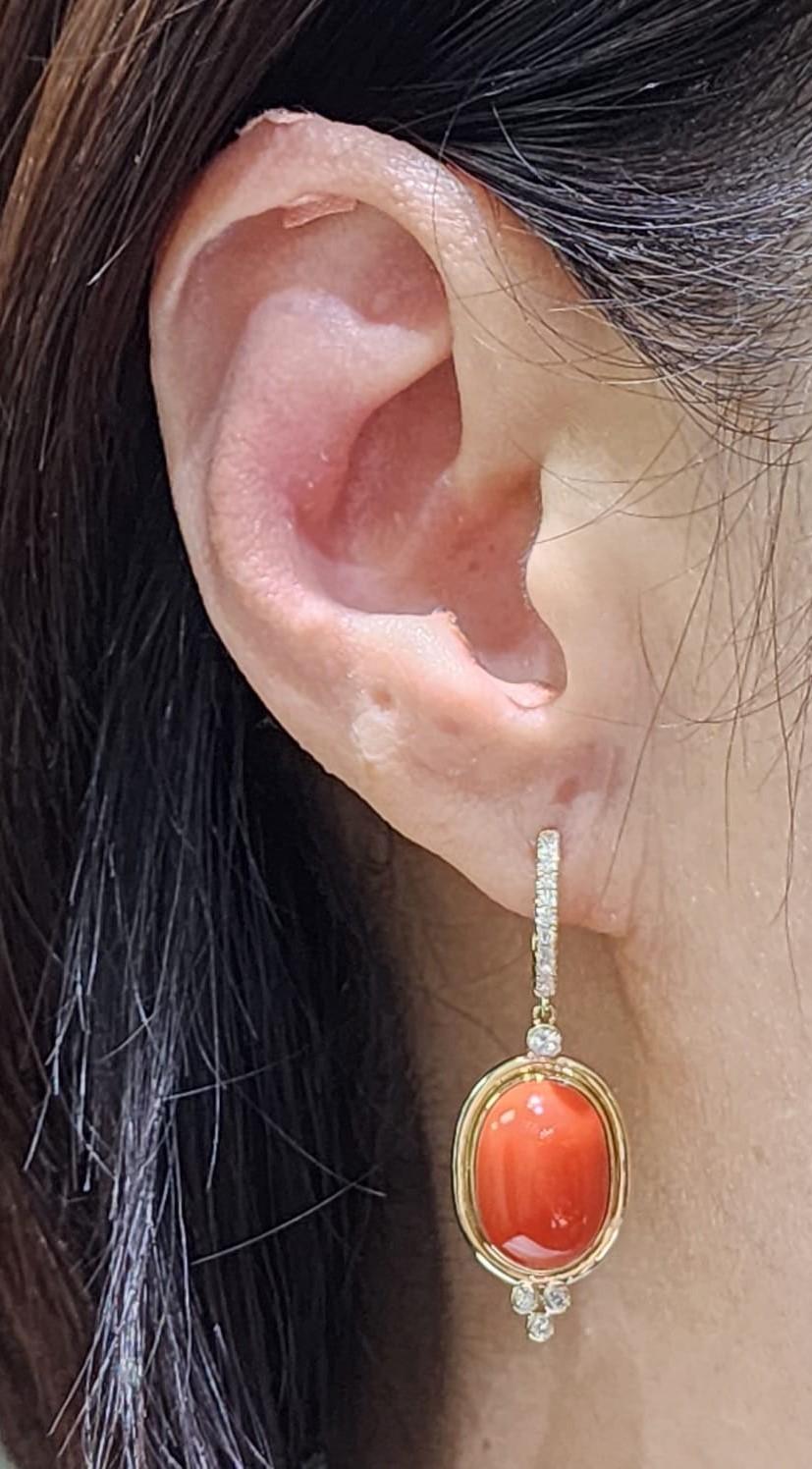 Salmon Color Coral Drop Earring in 14K Yellow Gold In New Condition For Sale In Hong Kong, HK