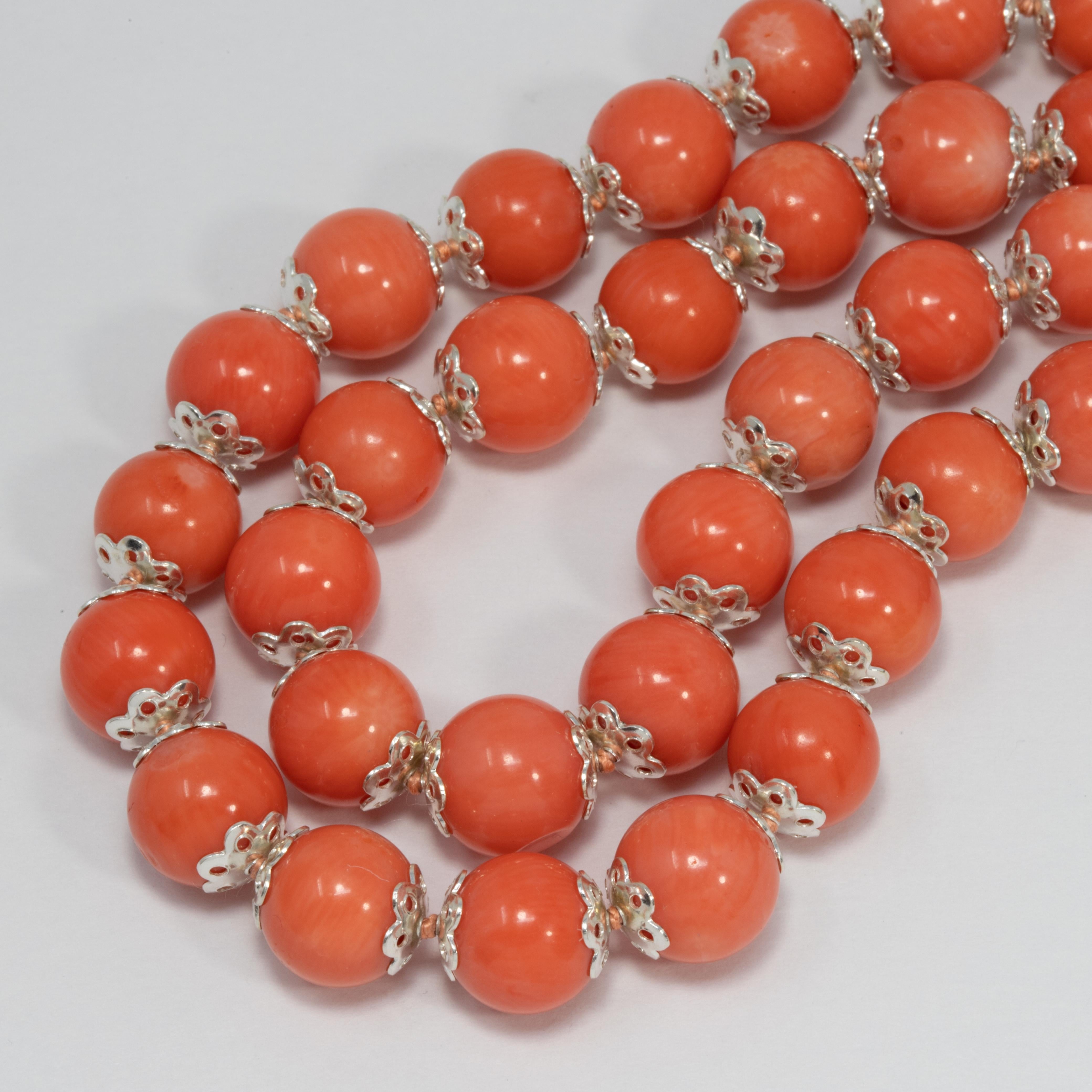 da uomo o donna Collana con perline di corallo salmone annodate in argento, 50 cm, A. Silver in vendita