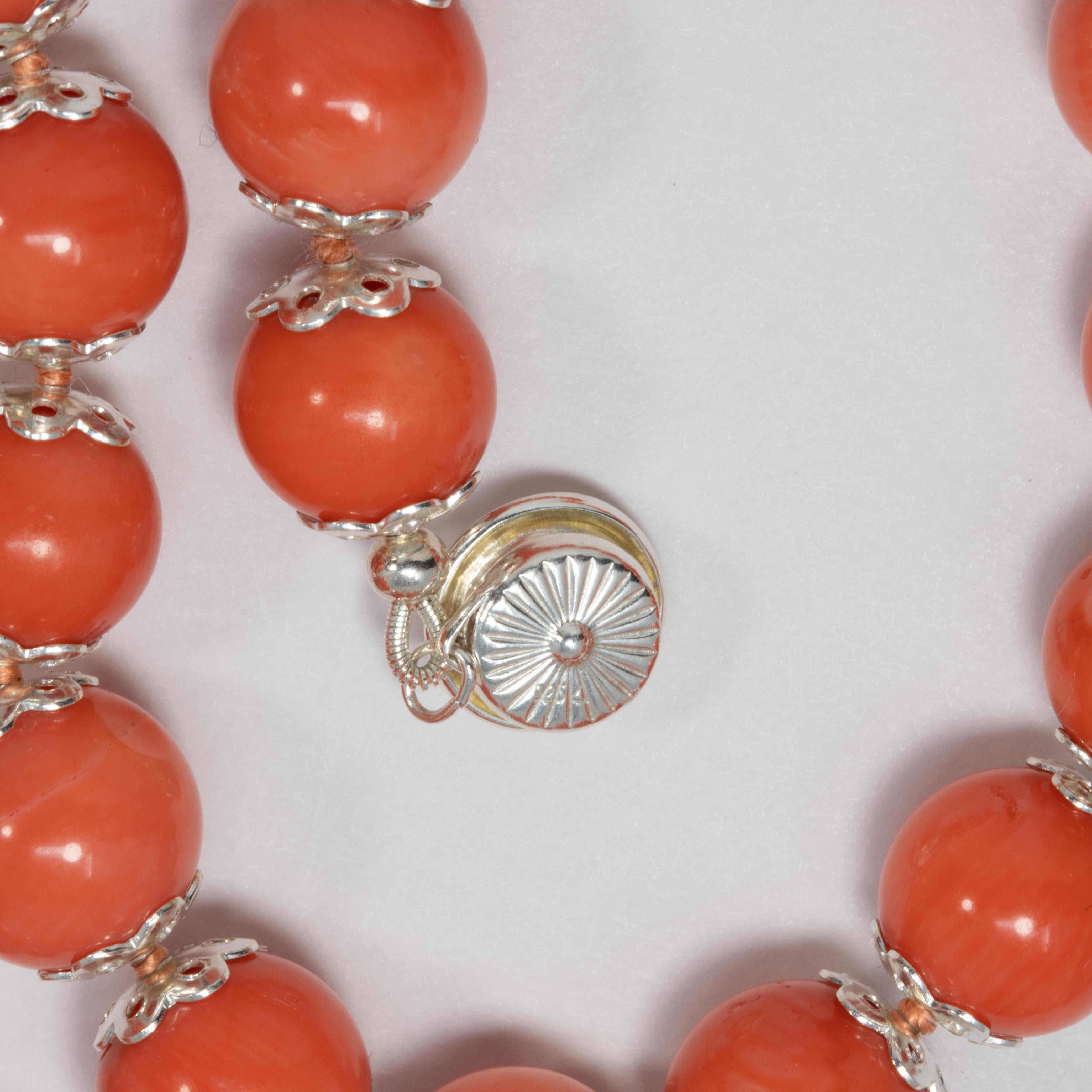 Salmon Coral Bead Knotted String Silver Accent Necklace, 50 cm, Sterling Silver In Excellent Condition For Sale In Milford, DE