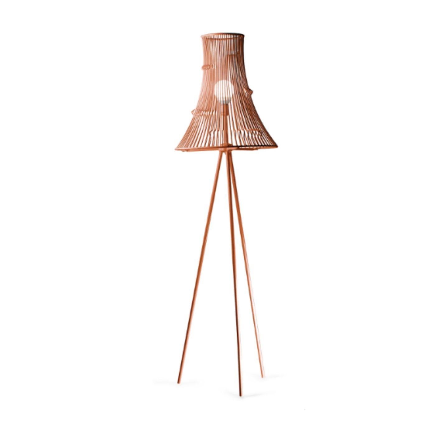 Salmon extrude floor lamp by Dooq.
Dimensions: W 50 x D 50 x H 175 cm.
Materials: lacquered metal, polished or brushed metal.
Also available in different colors and materials. 

Information:
230V/50Hz
E27/1x20W LED
120V/60Hz
E26/1x15W LED
bulb not