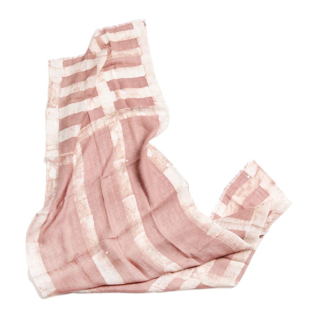 Écharpe en lin couleur saumon en rose saumon, motif imprimé en bloc, fabriquée à la main par artisans en vente 2