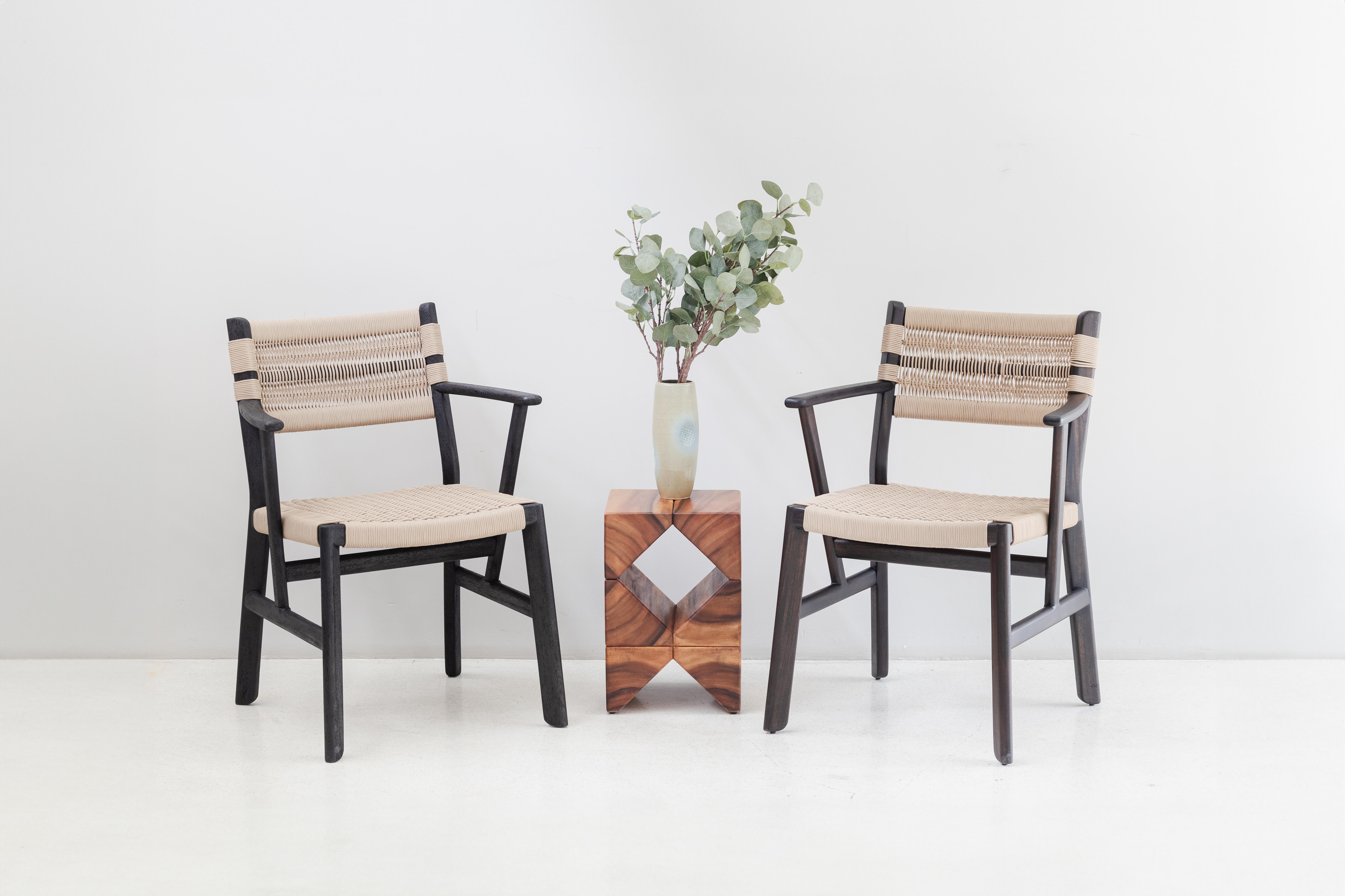 Mesa Auxiliar Salmón, Madera Natural de Vaina de Mono en venta 1