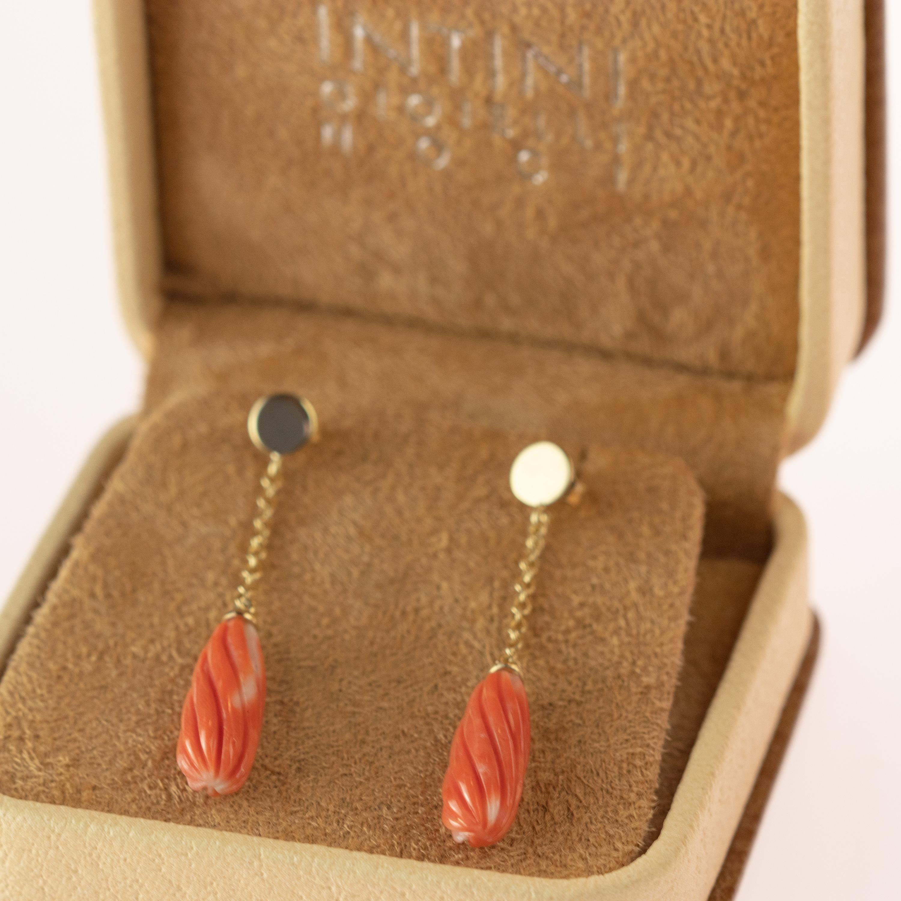 Salmon Natural Coral Carved Long Drop 18 Karat Gold Dangle Deco Intini Earrings For Sale 2